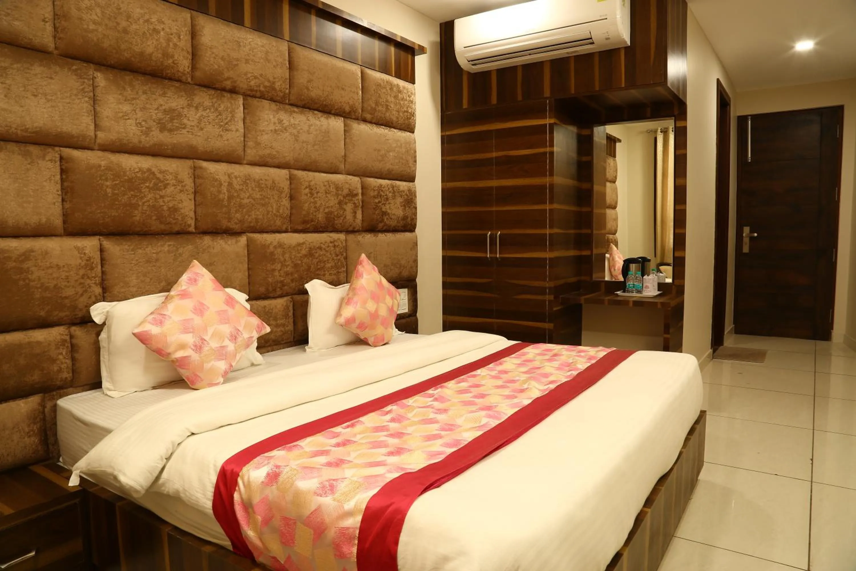 Bed in Hotel Kush Ganga - 50 Meter from Har ki Pauri, Haridwar