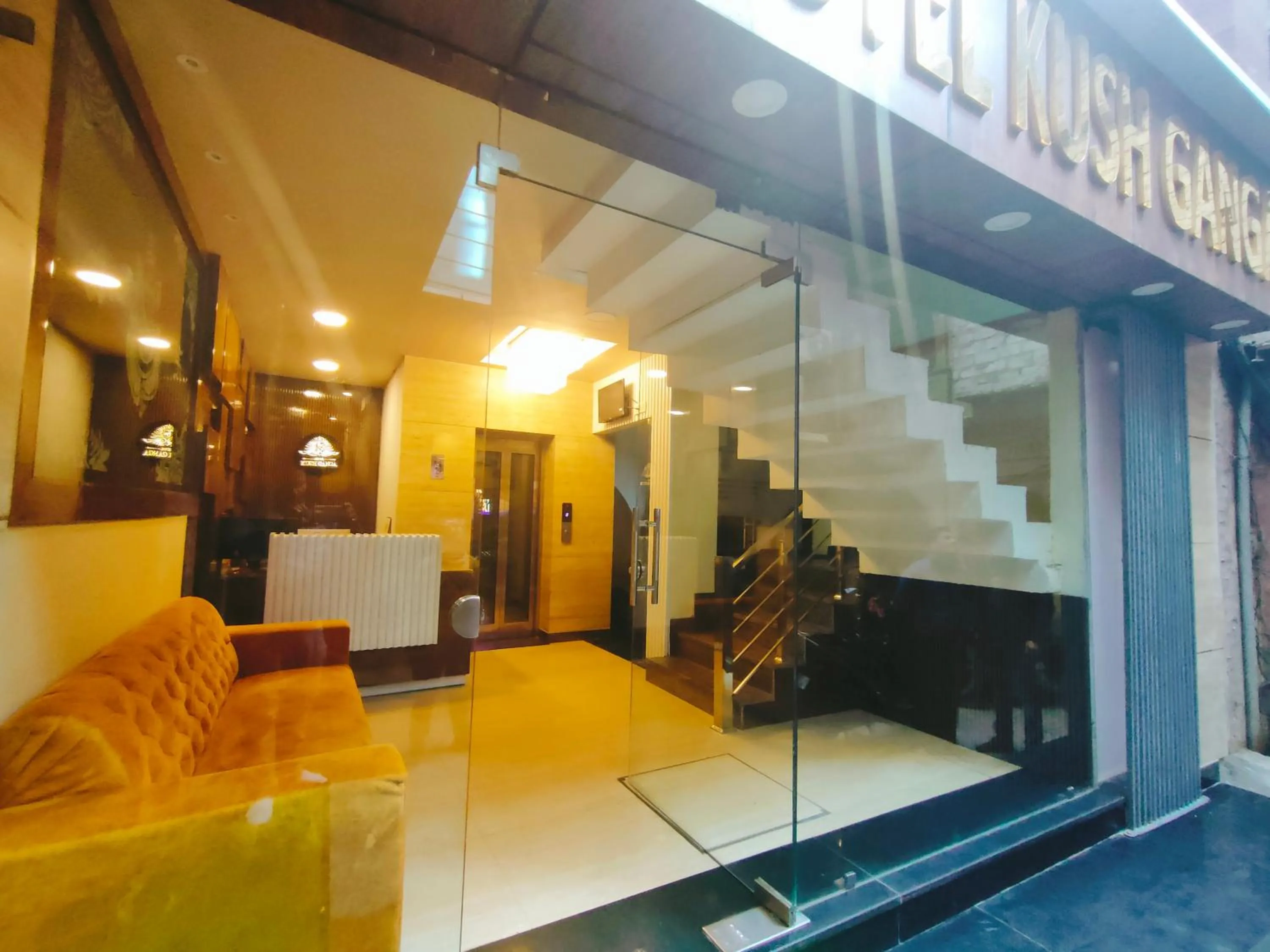 Living room in Hotel Kush Ganga - 50 Meter from Har ki Pauri, Haridwar