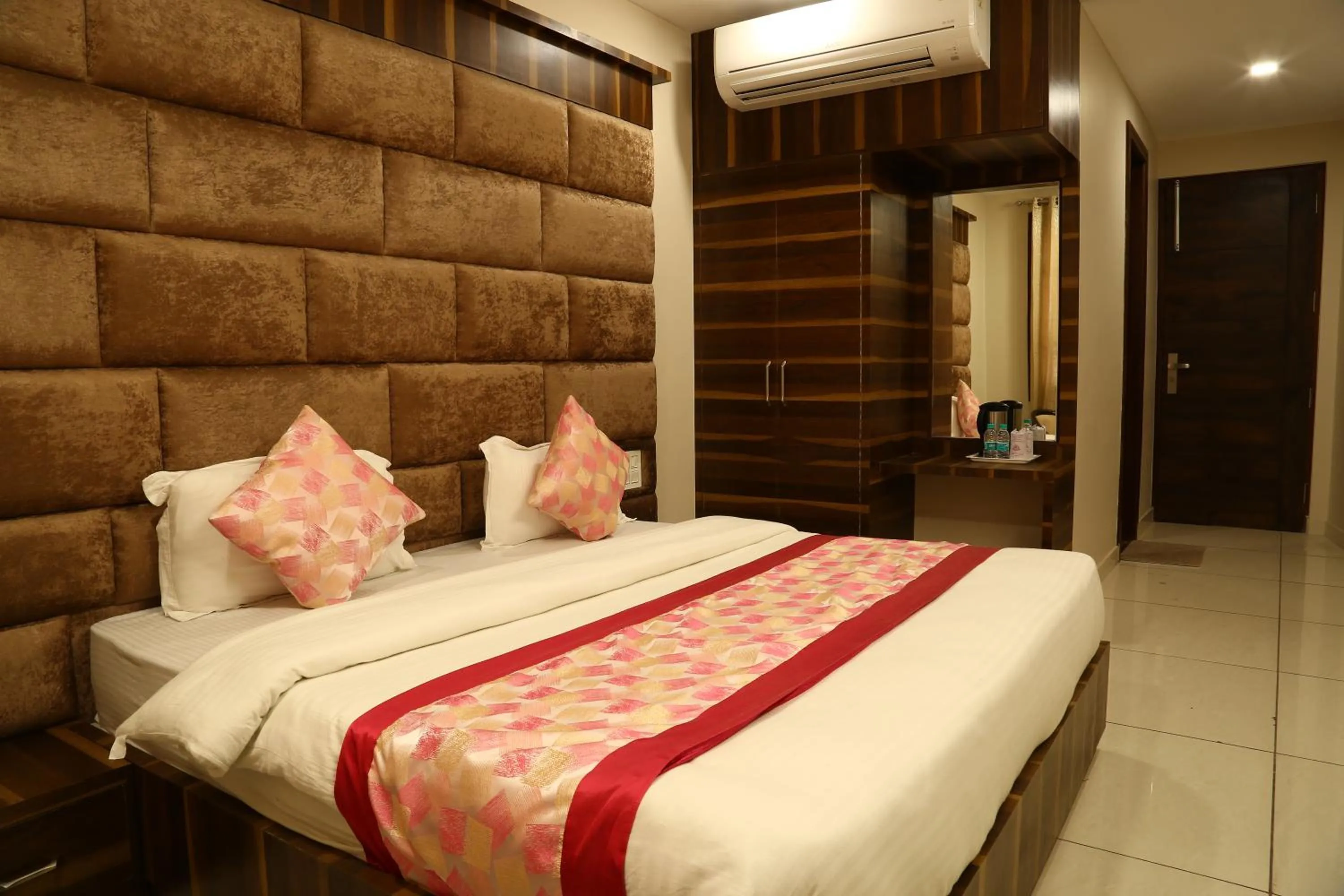 Bed in Hotel Kush Ganga - 50 Meter from Har ki Pauri, Haridwar