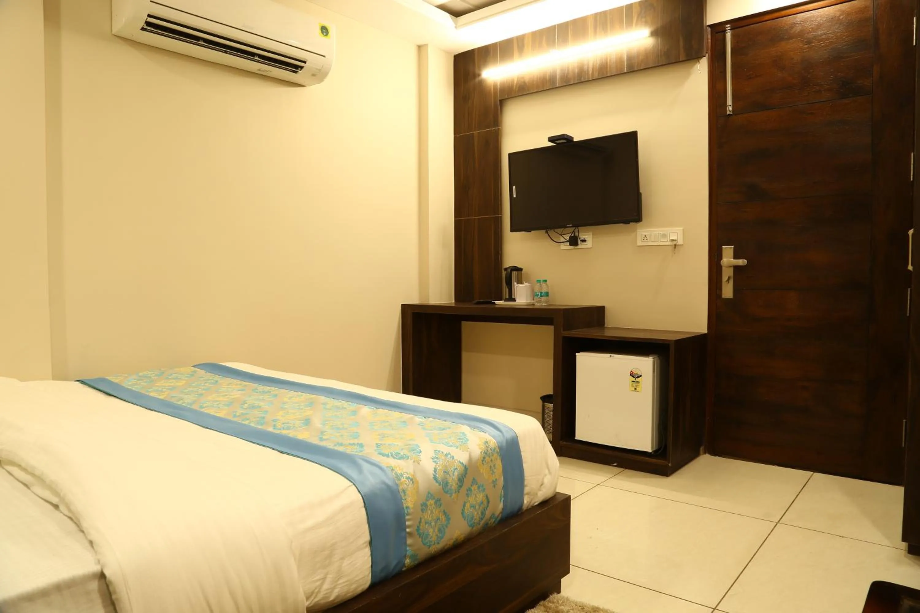 Bed in Hotel Kush Ganga - 50 Meter from Har ki Pauri, Haridwar