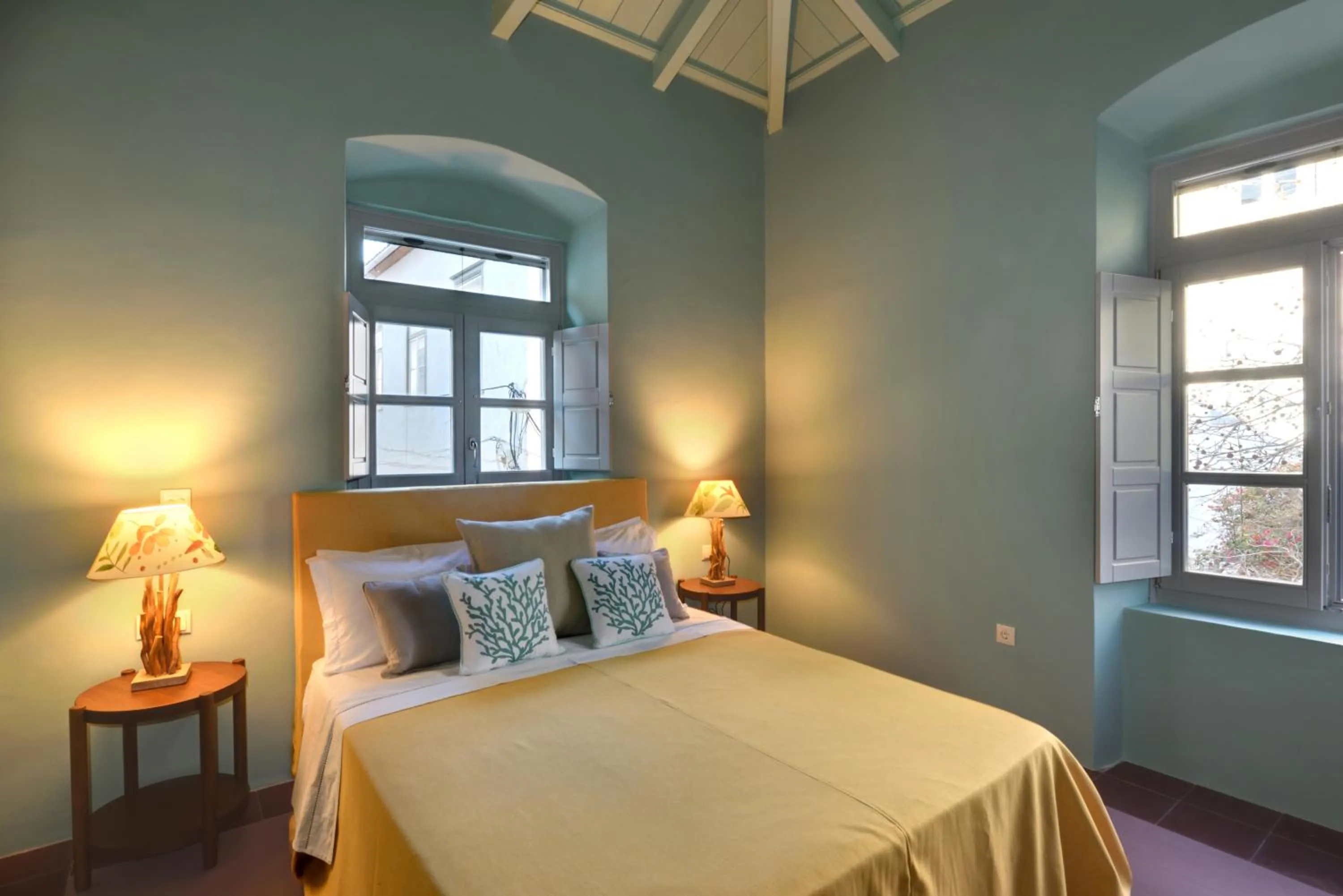 Bedroom, Bed in Cactus Hydra - Art Apartments