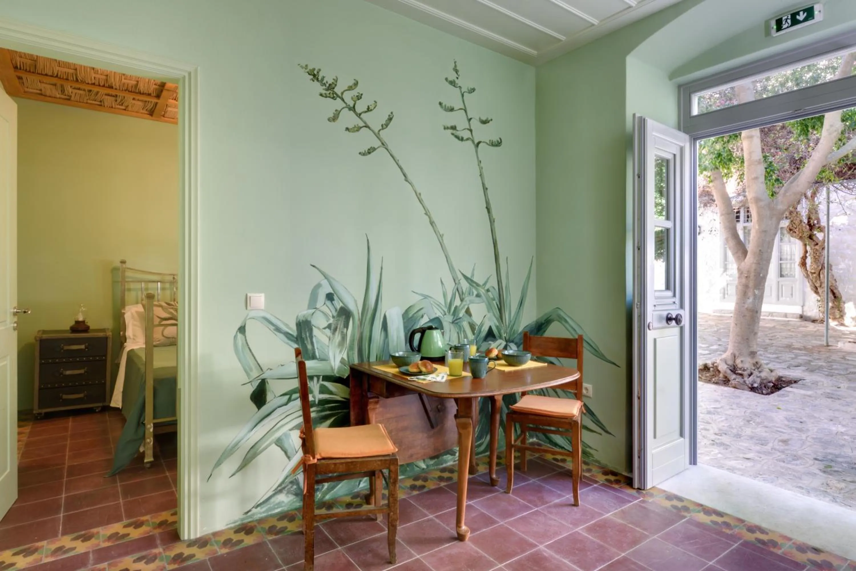 Dining area in Cactus Hydra - Art Apartments