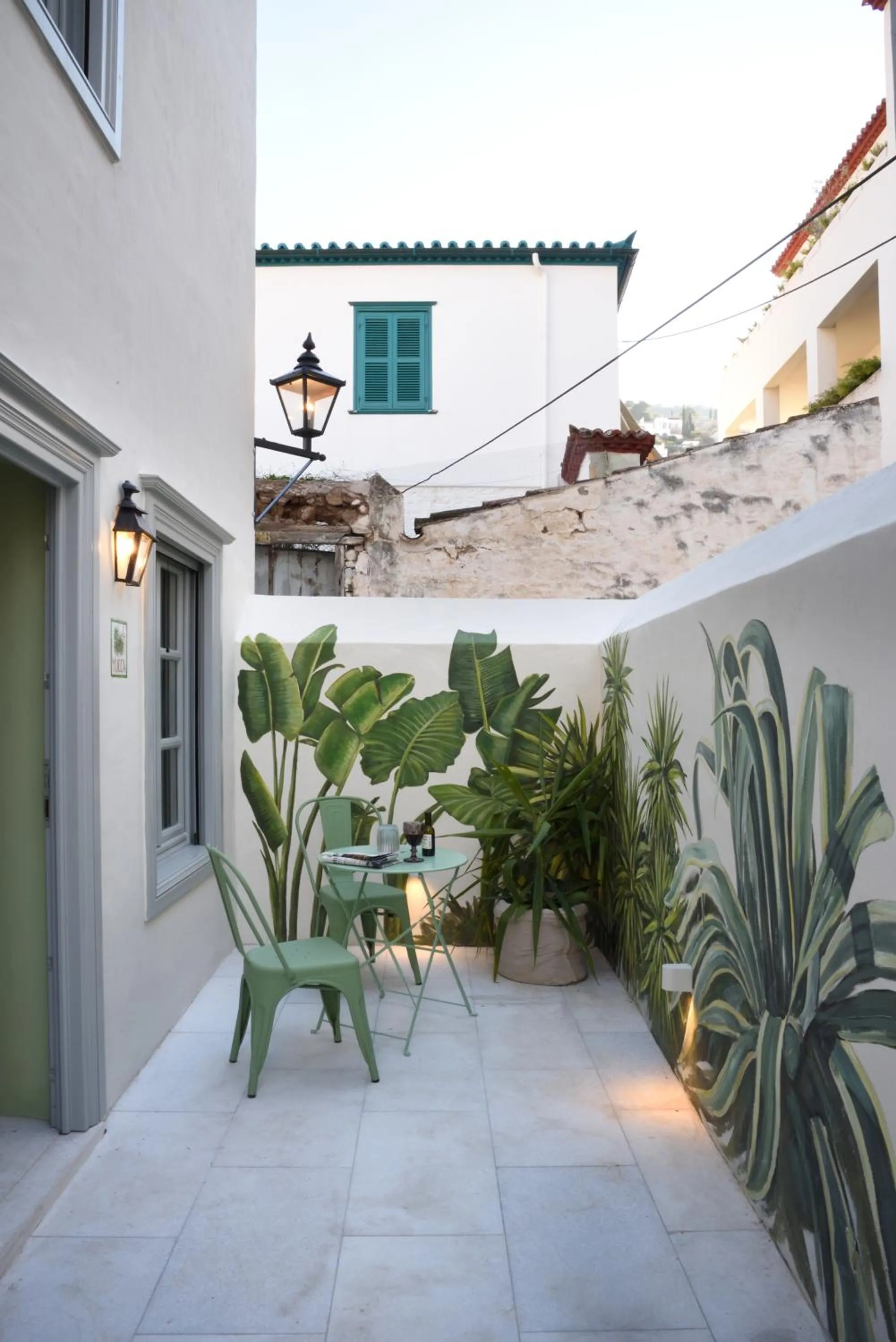Patio in Cactus Hydra - Art Apartments