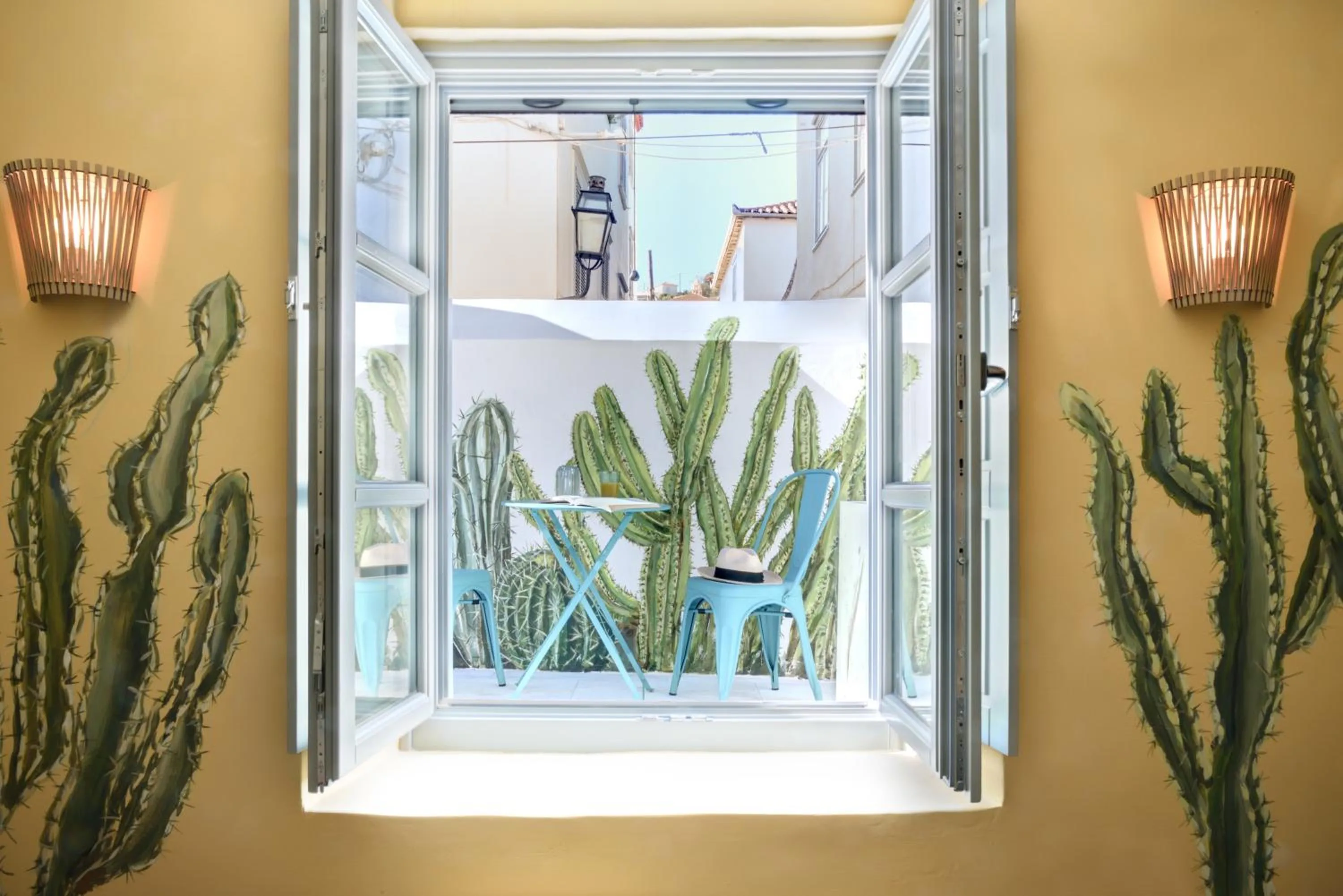 Patio in Cactus Hydra - Art Apartments