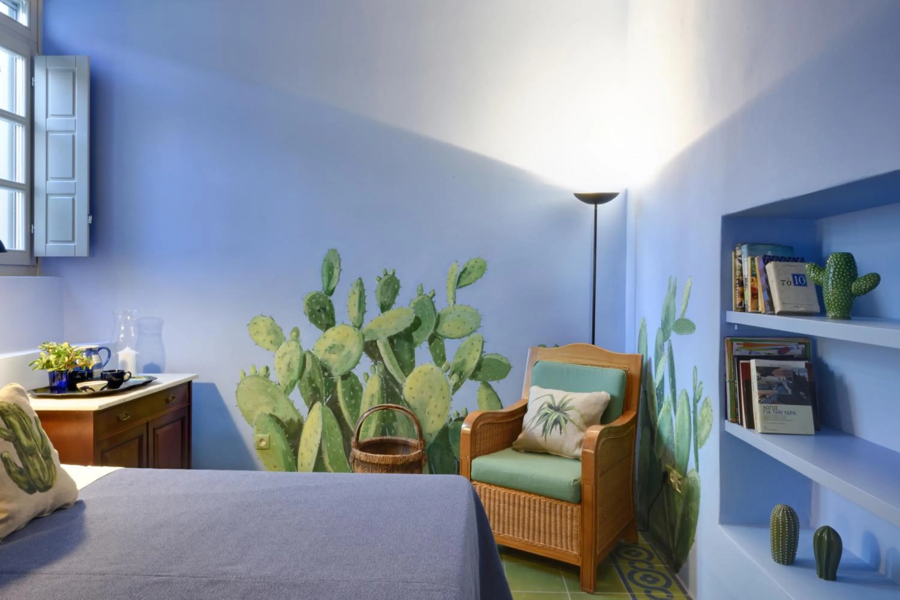 Bedroom, Bed in Cactus Hydra - Art Apartments