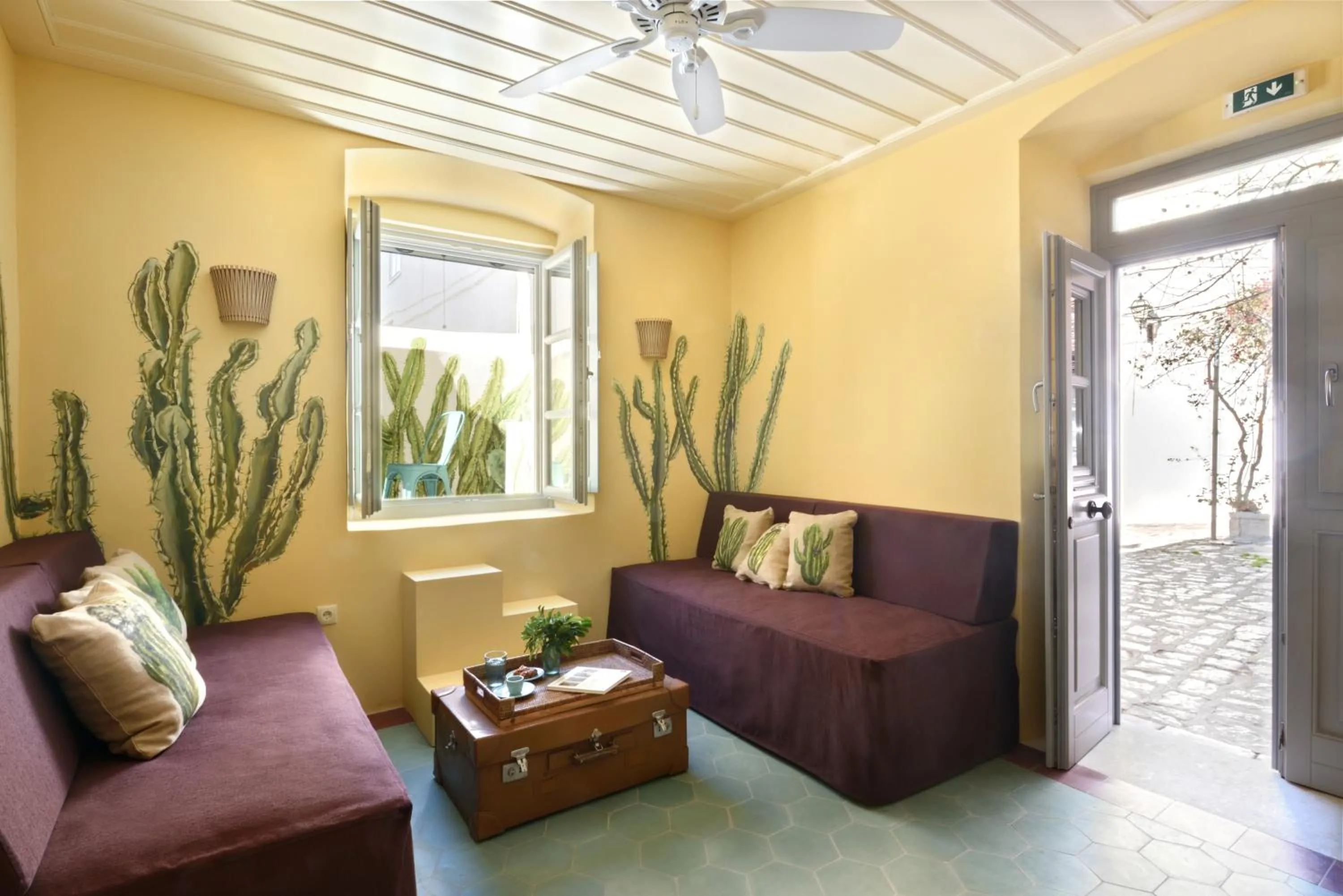 Living room in Cactus Hydra - Art Apartments