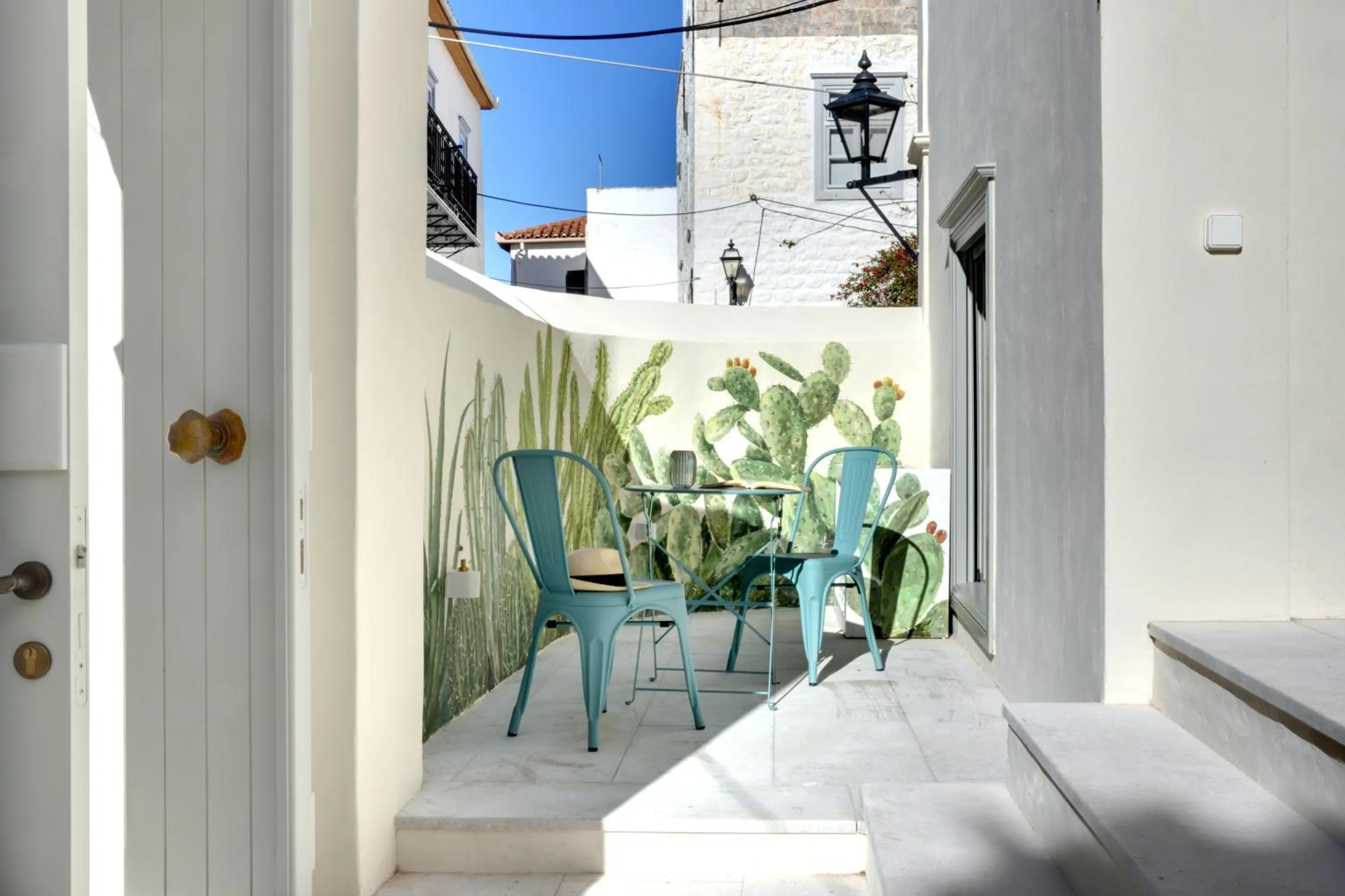 Patio in Cactus Hydra - Art Apartments