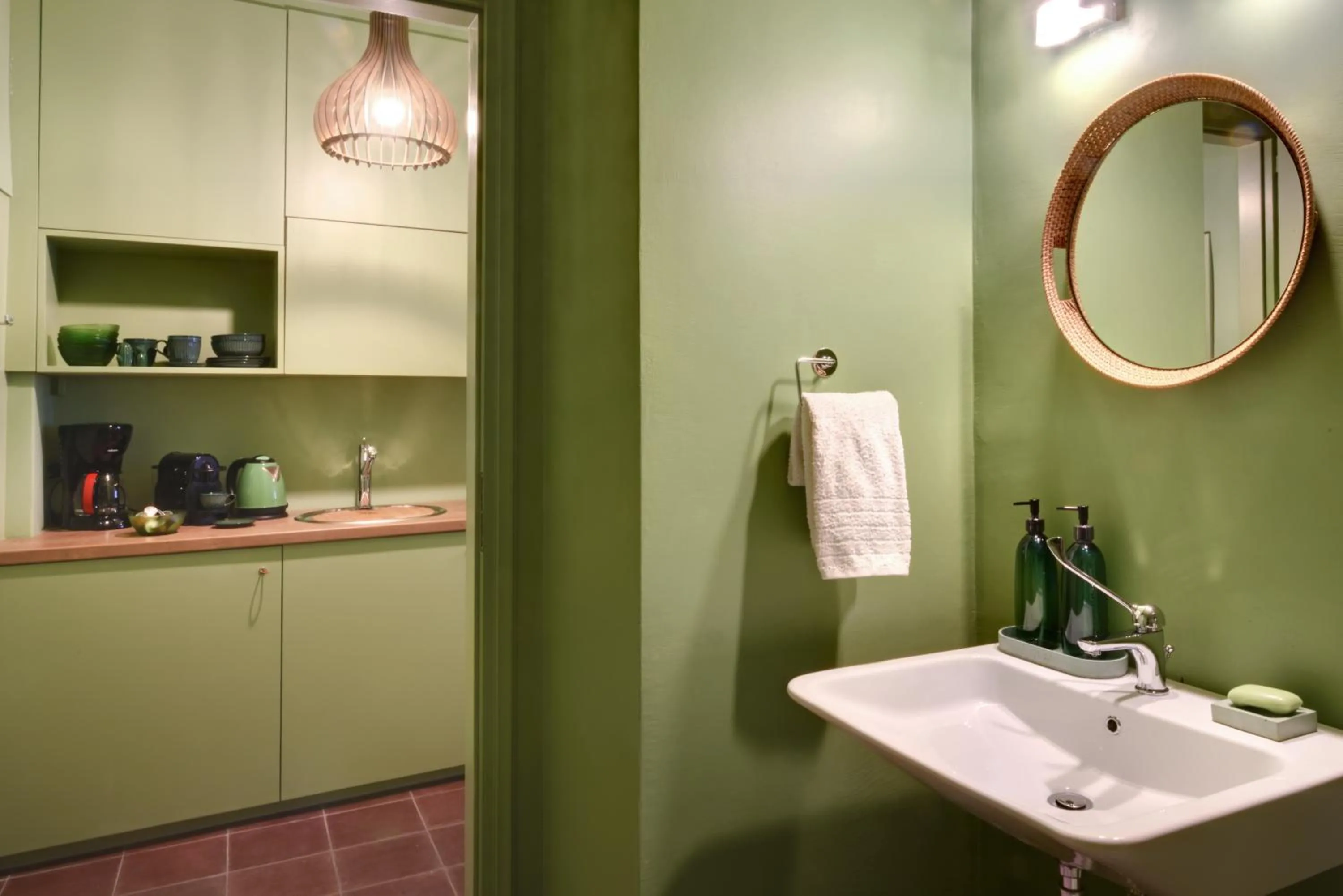Bathroom in Cactus Hydra - Art Apartments