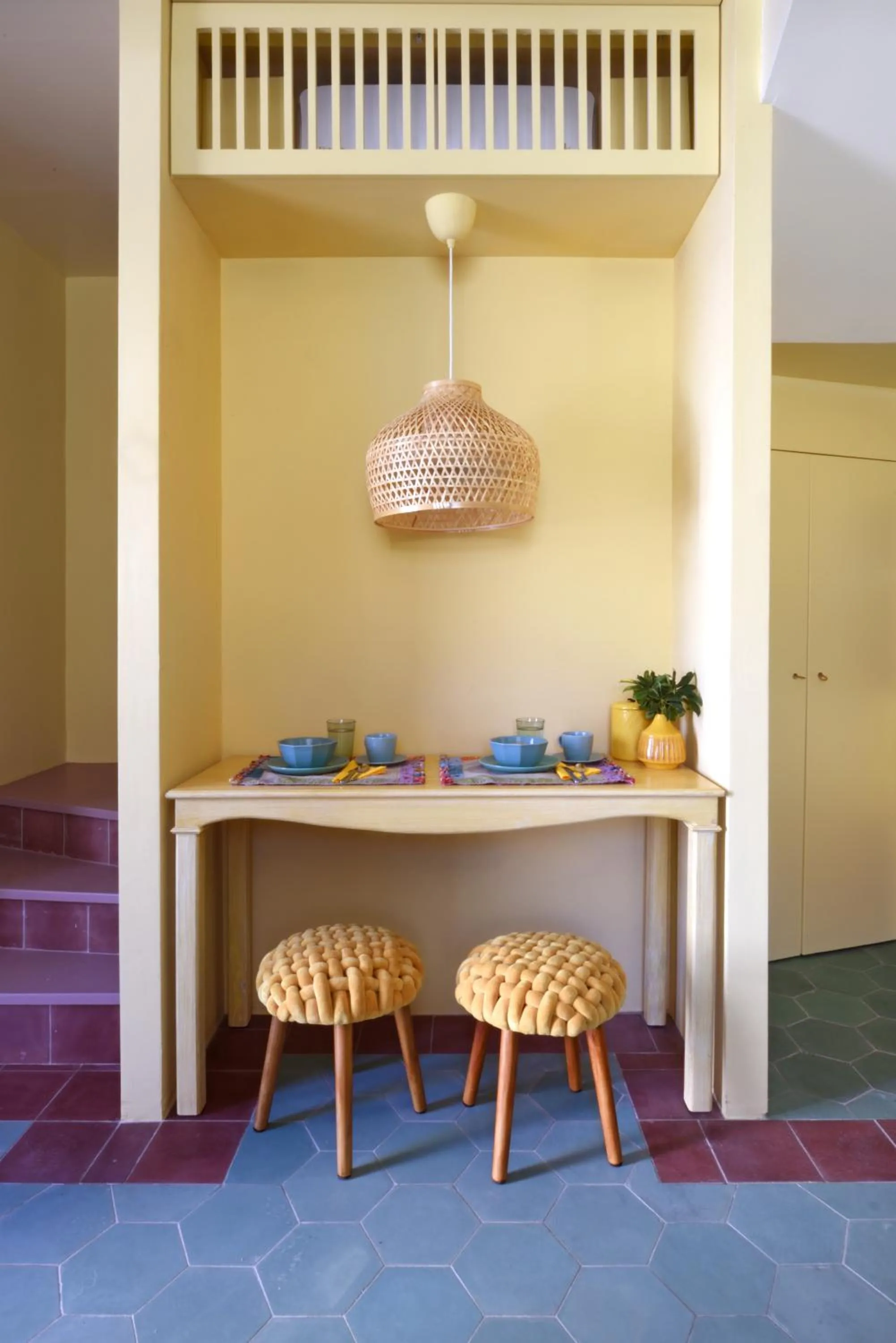 Dining area in Cactus Hydra - Art Apartments