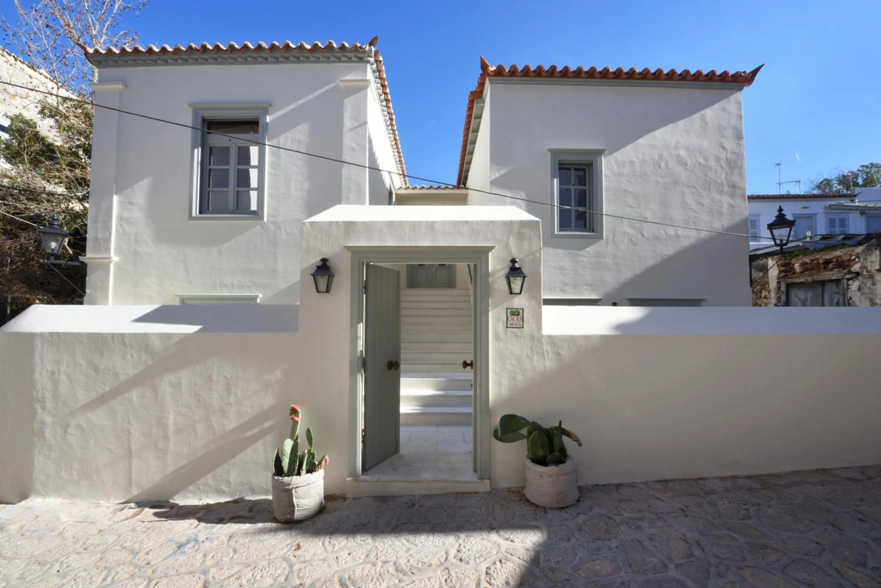 Property building in Cactus Hydra - Art Apartments