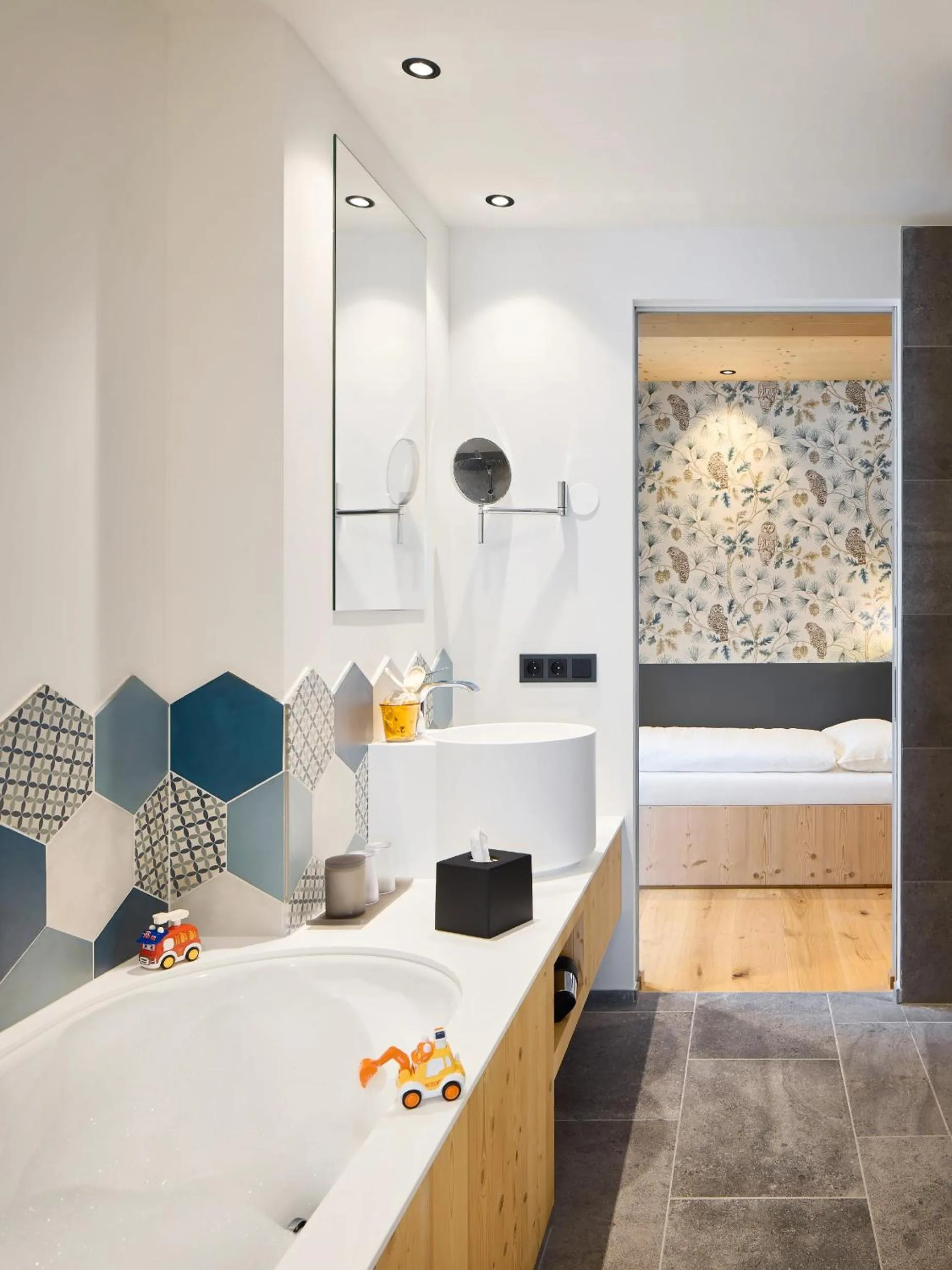 Bathroom, Bed in Movi Family Apart-Hotel ****s