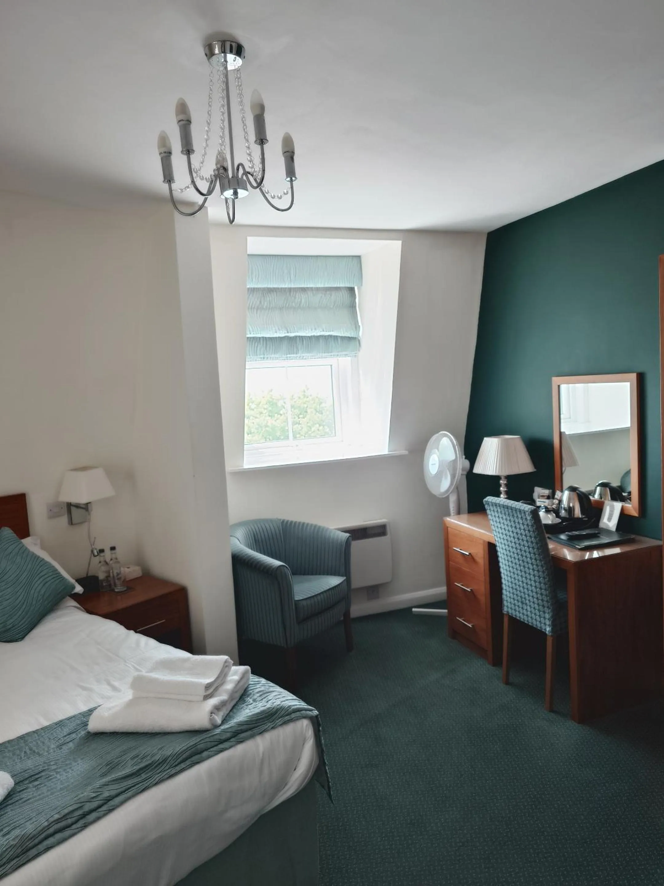 Bedroom, Bed in The Woodvale