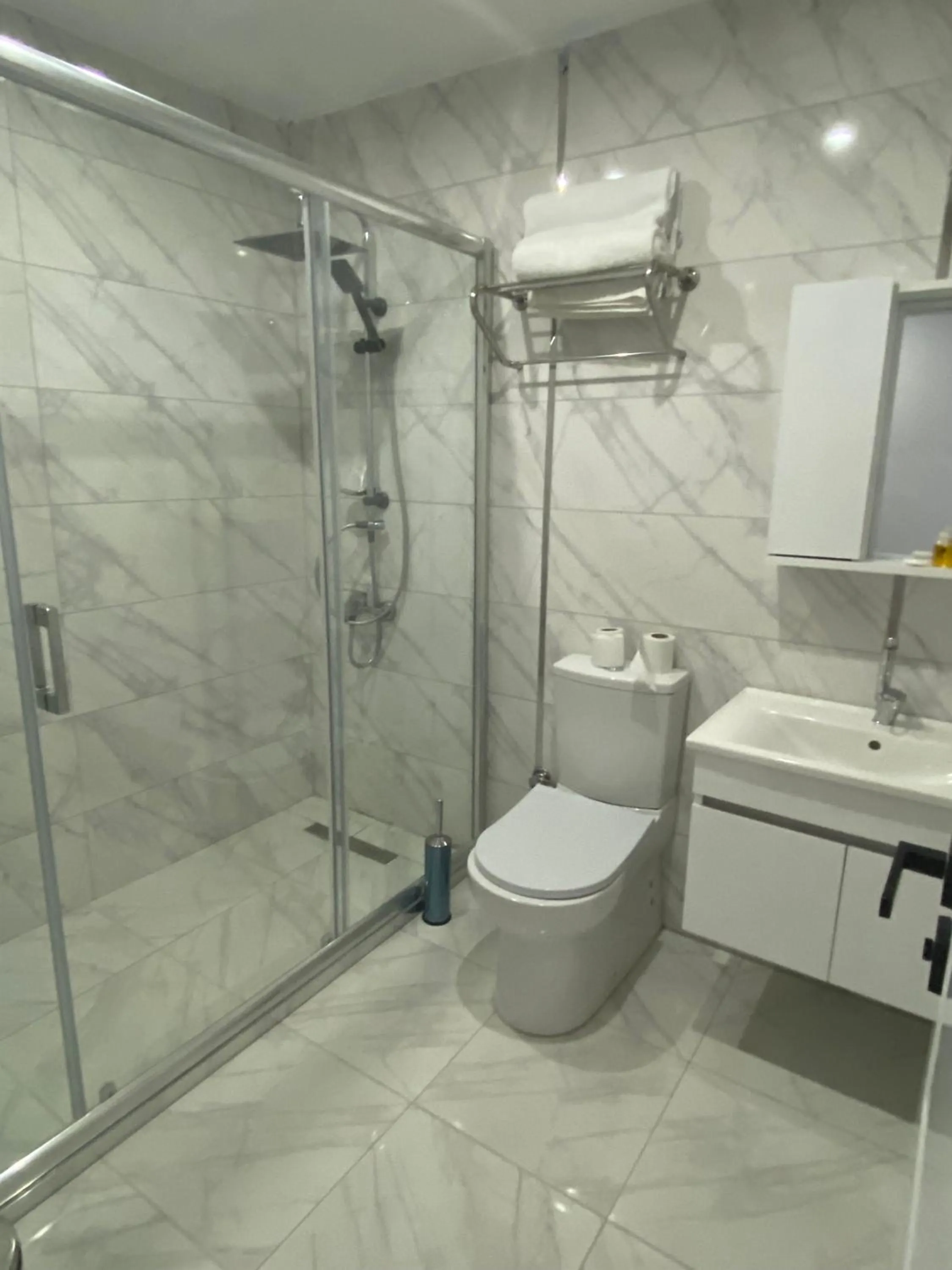 Shower in iNALENS AİRPORT HOTEL