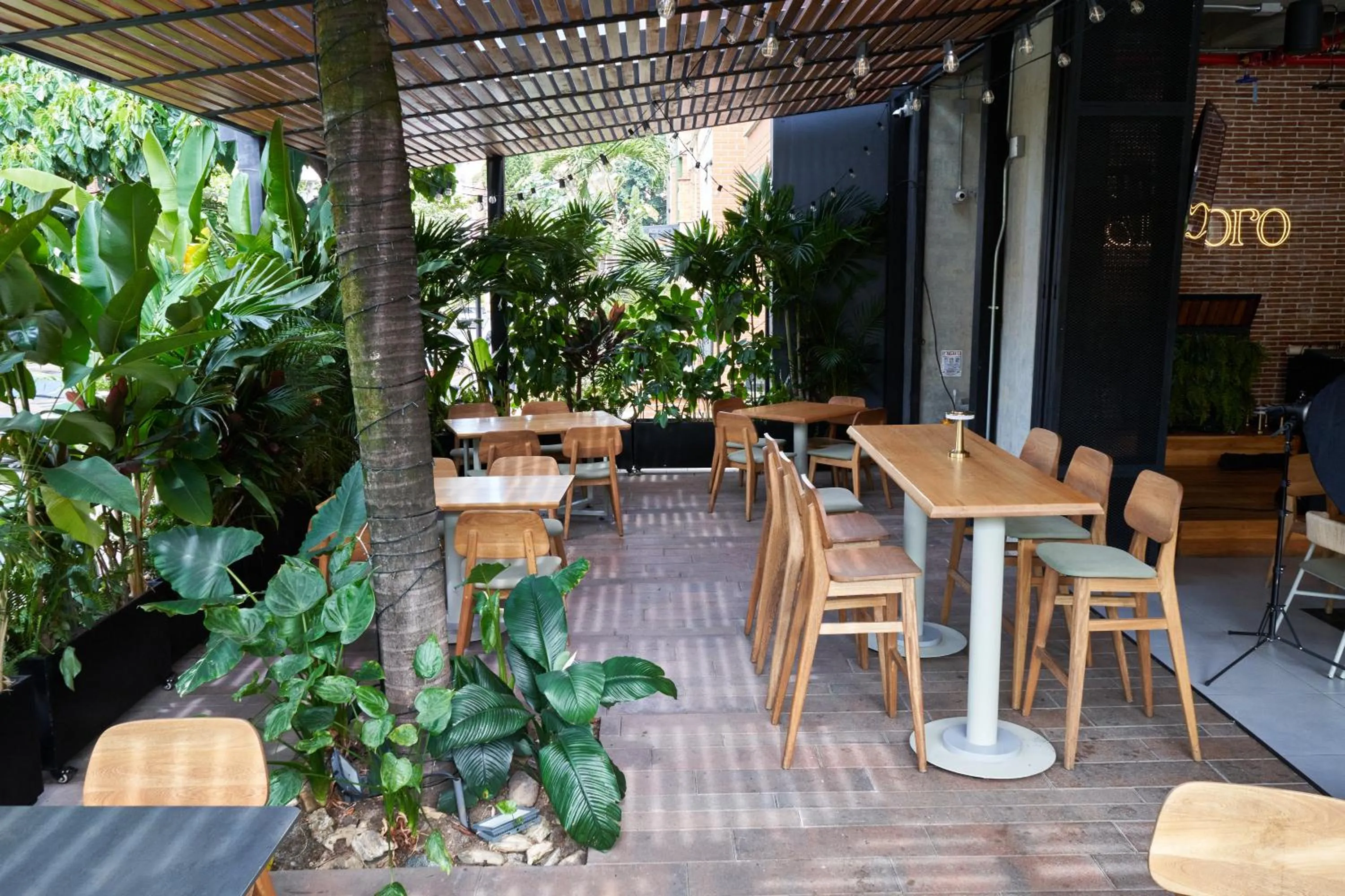 Restaurant/places to eat in Eutopiq Hotel