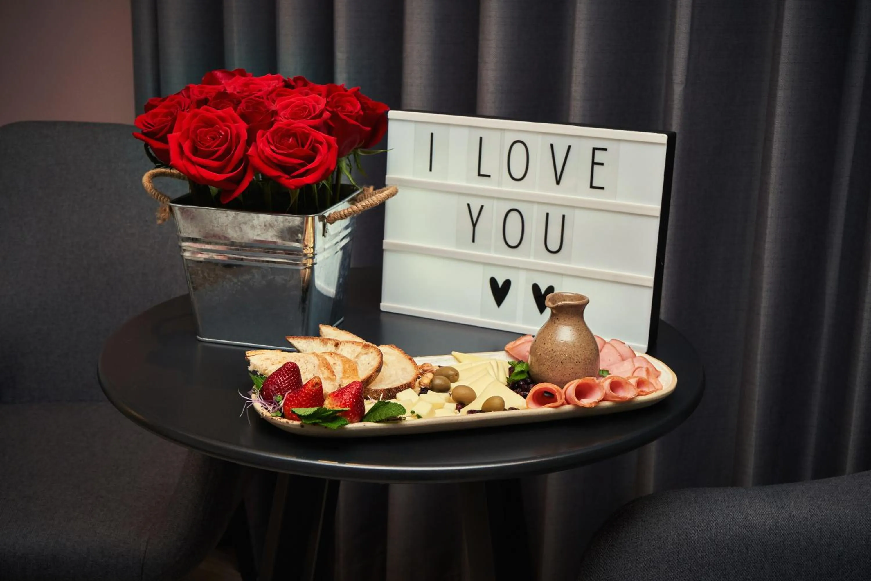 Food and drinks in Eutopiq Hotel