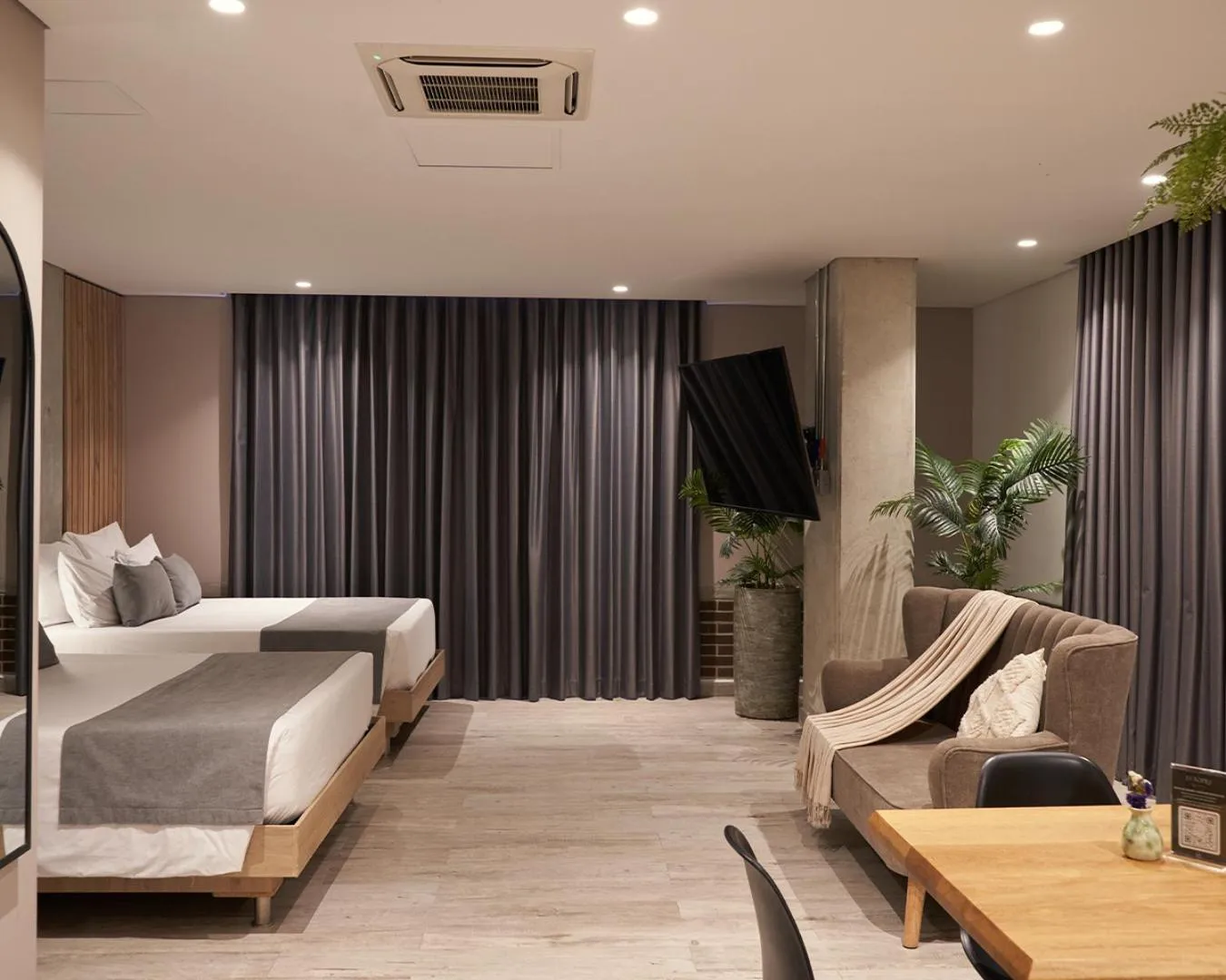 Photo of the whole room, Bed in Eutopiq Hotel