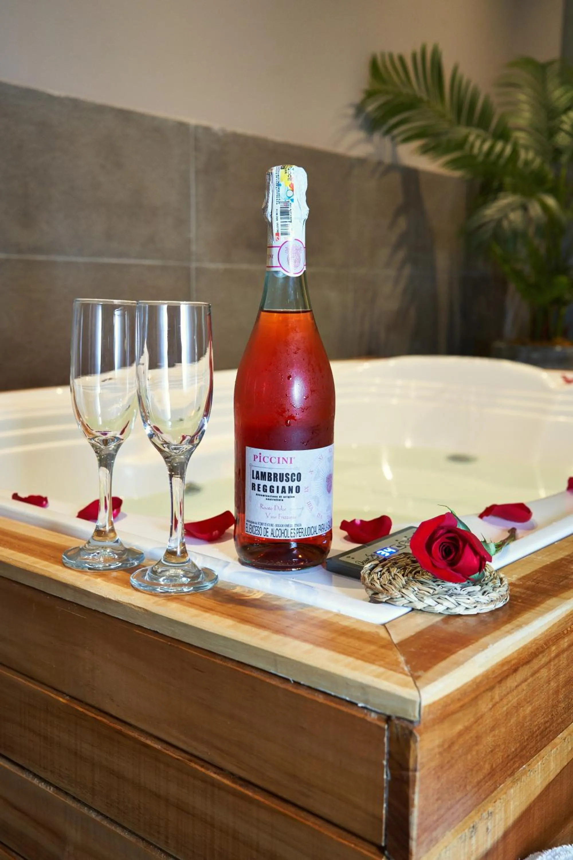 Hot Tub in Eutopiq Hotel