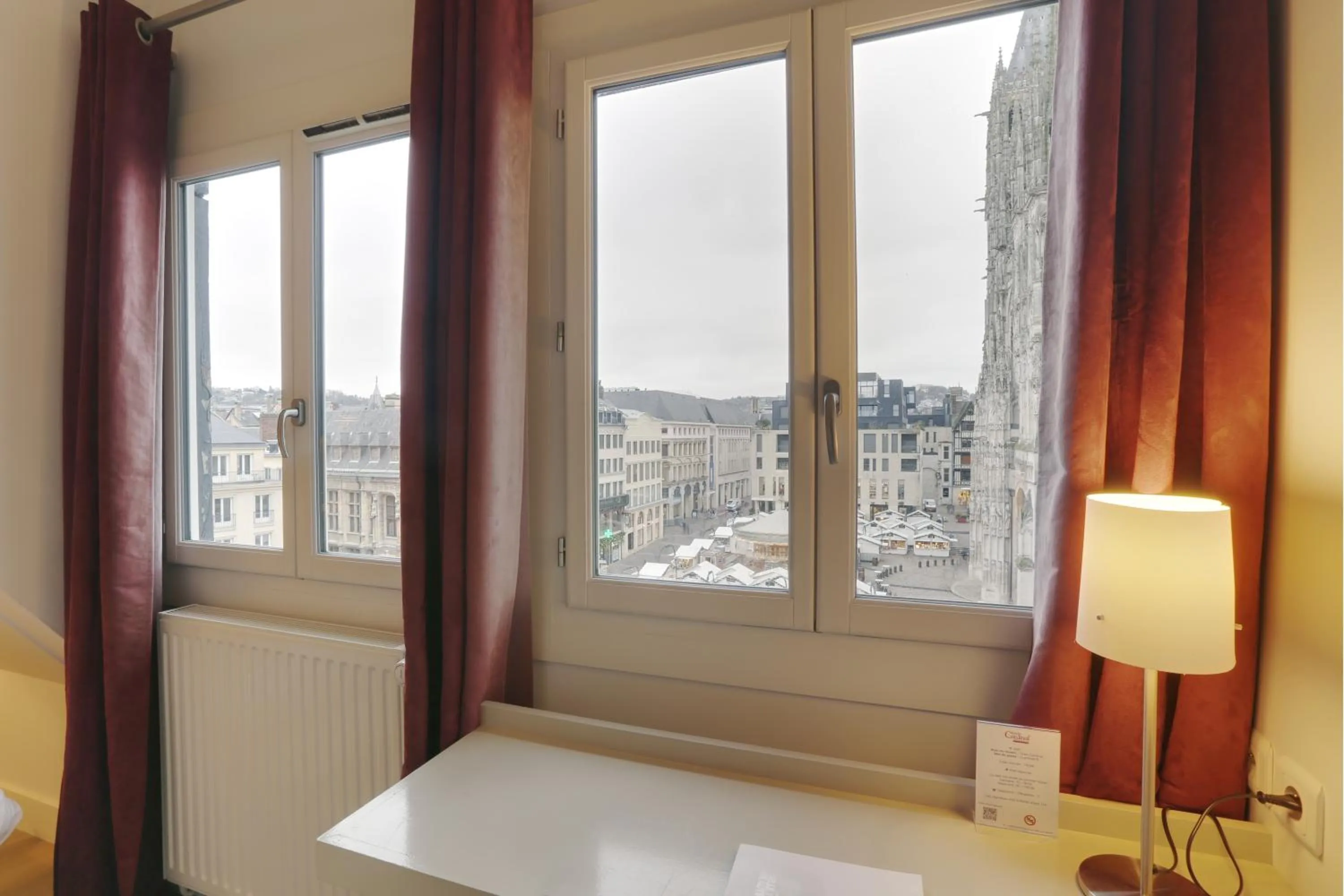 Bed in Hôtel Cardinal