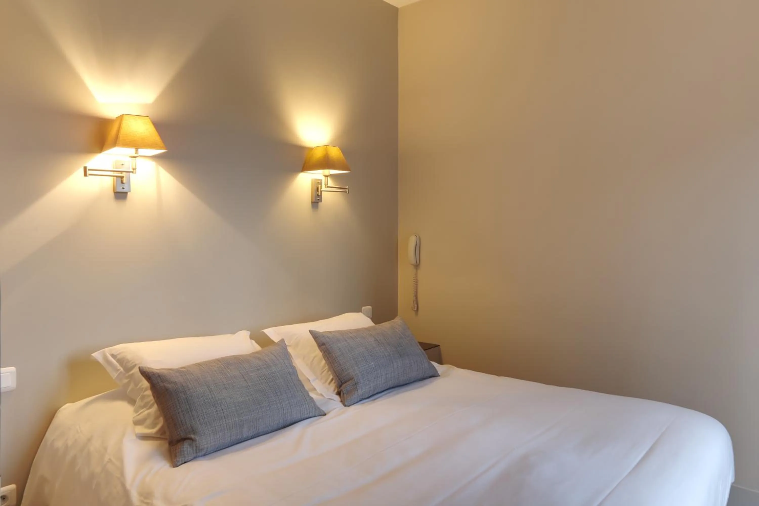 Bed in Hôtel Cardinal