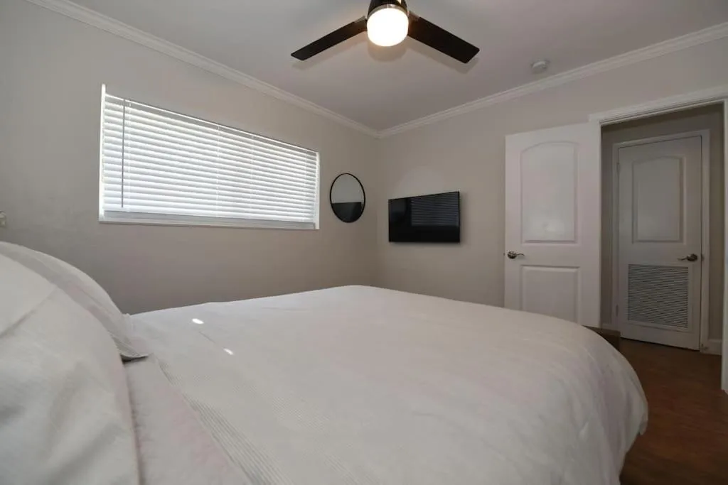 Bed in 4BR Home, Hot Tub, Near Beach & Wilton Manors