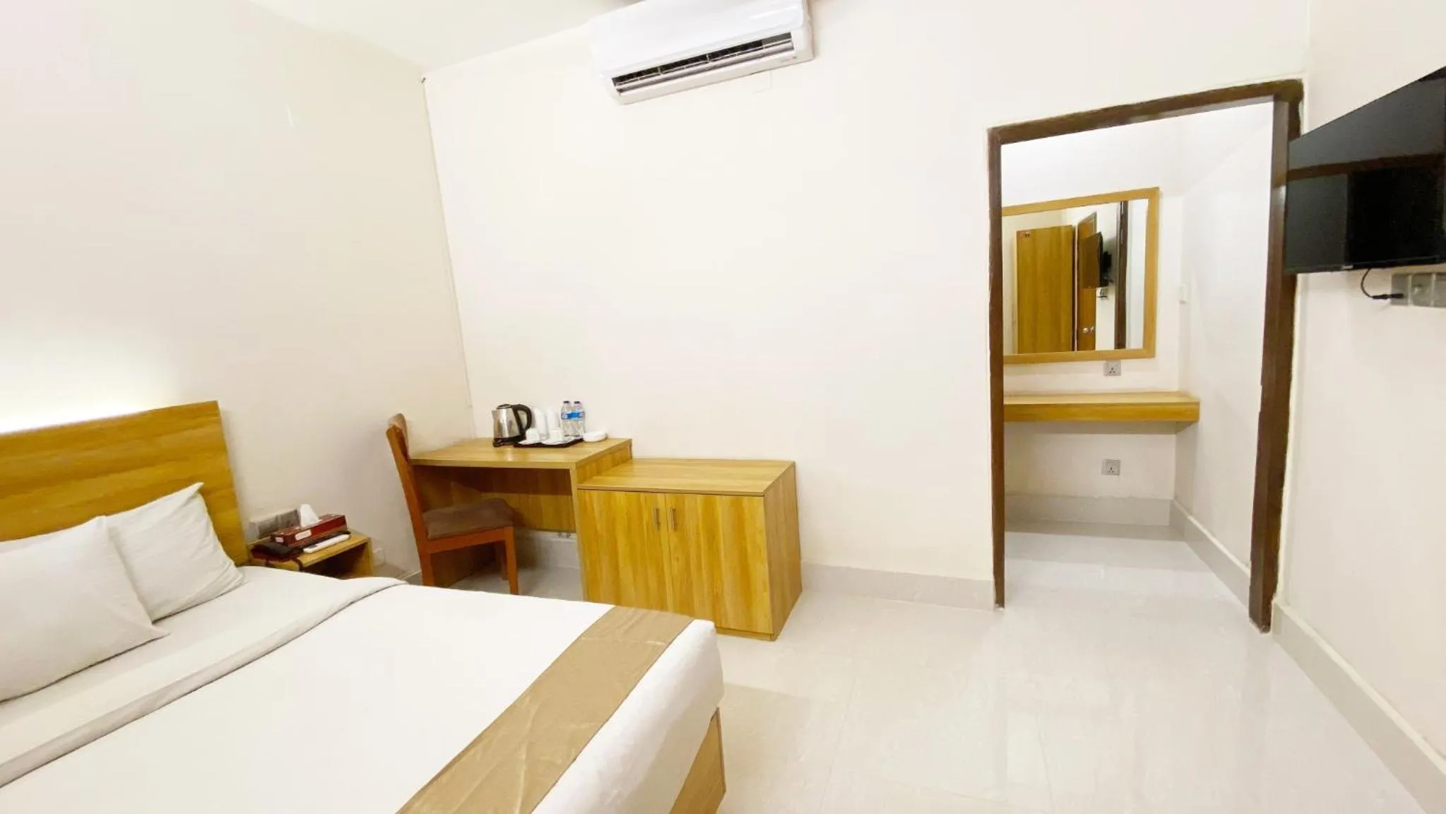 Bed in Crown Palace Residence