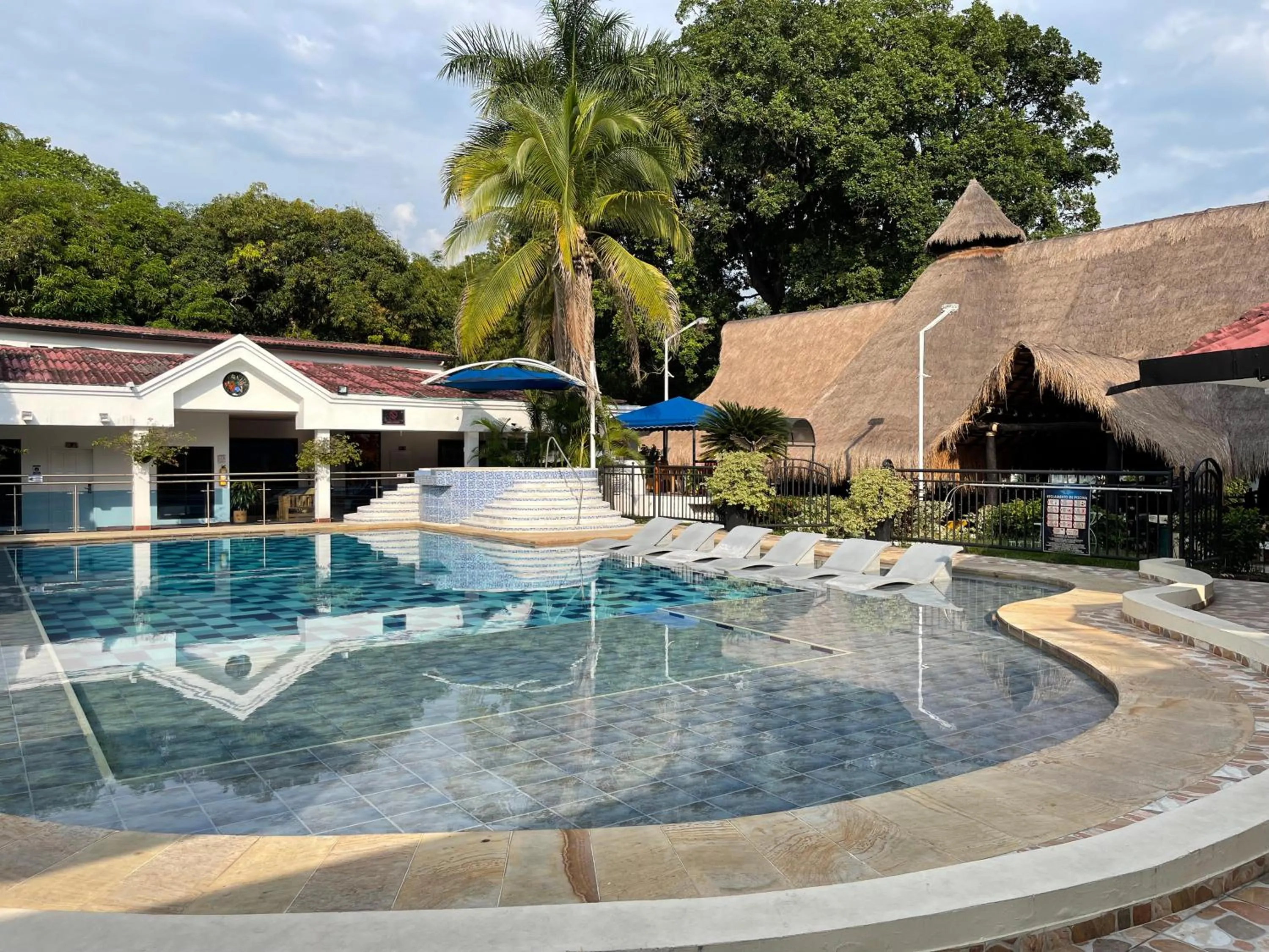 Swimming pool in Hotel Melgar Villa Valeria
