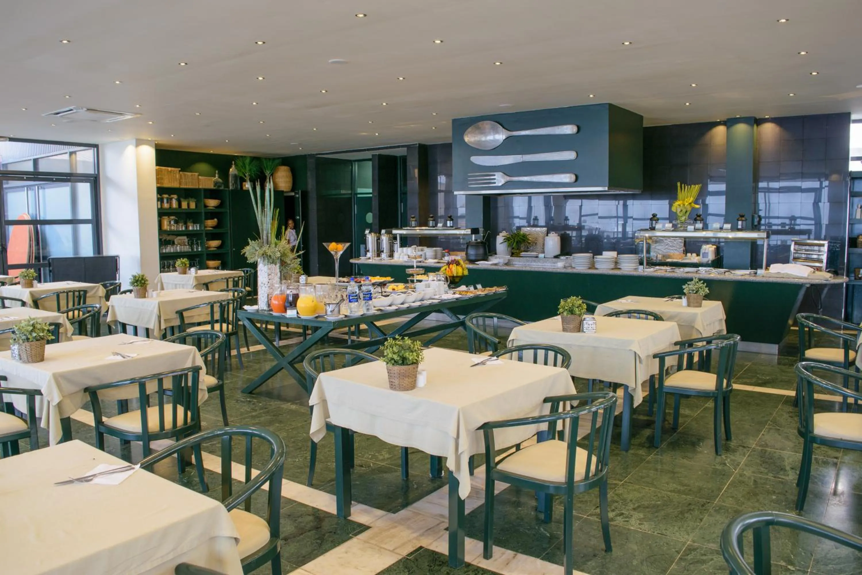 Restaurant/places to eat in Oasis Praiamar