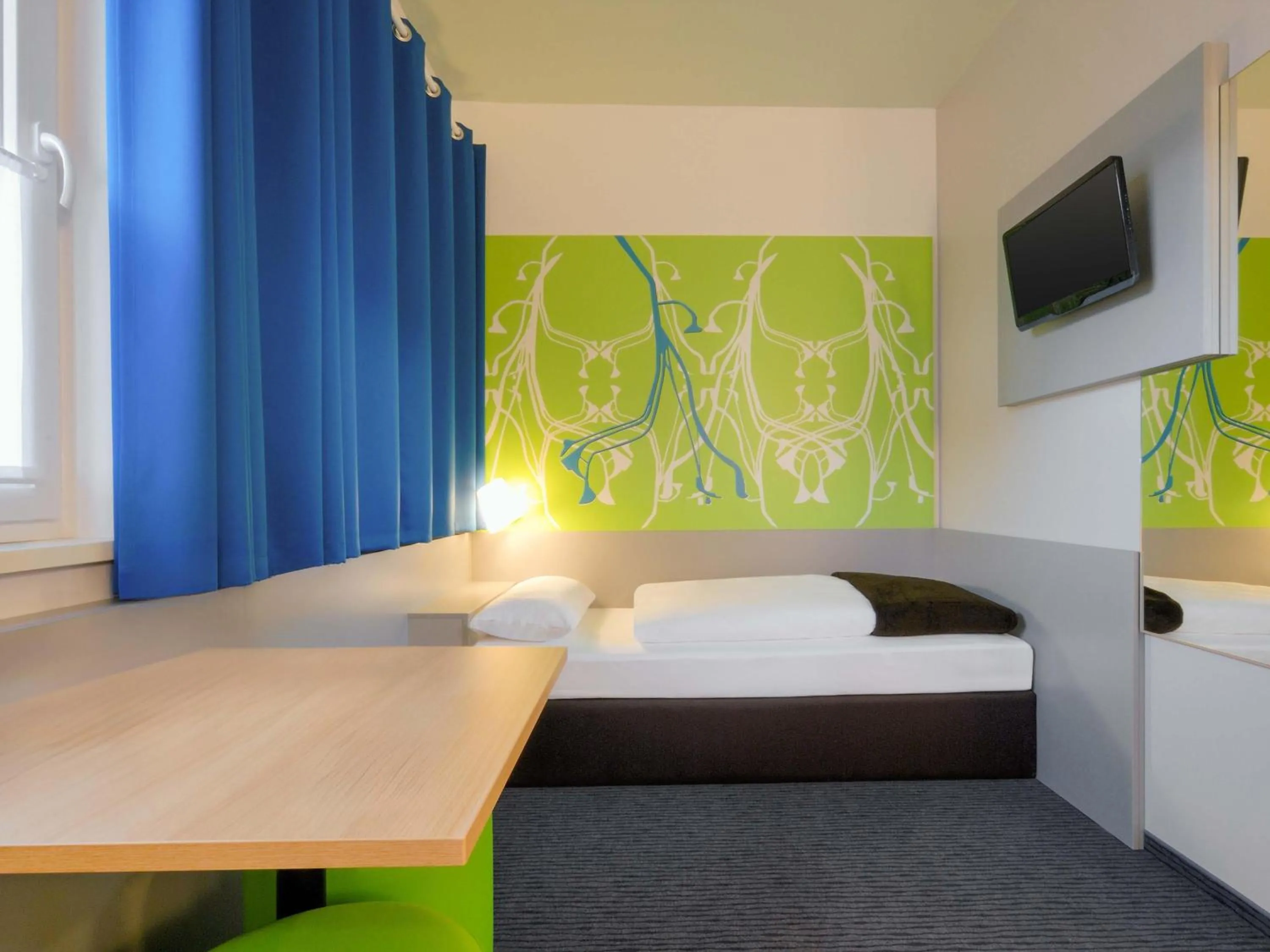 Photo of the whole room, Bed in B&B Hotel Paderborn