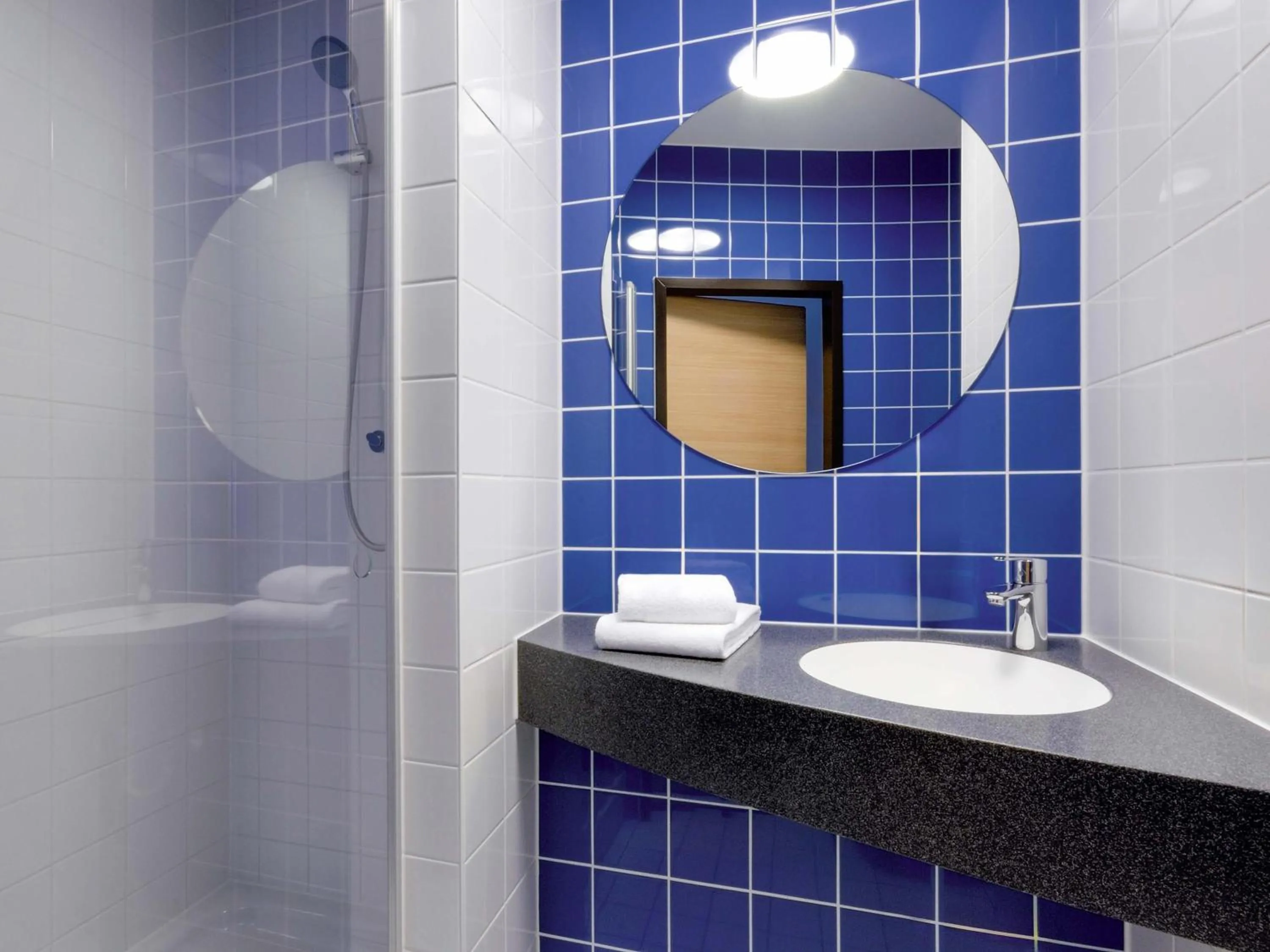 Shower in B&B Hotel Paderborn