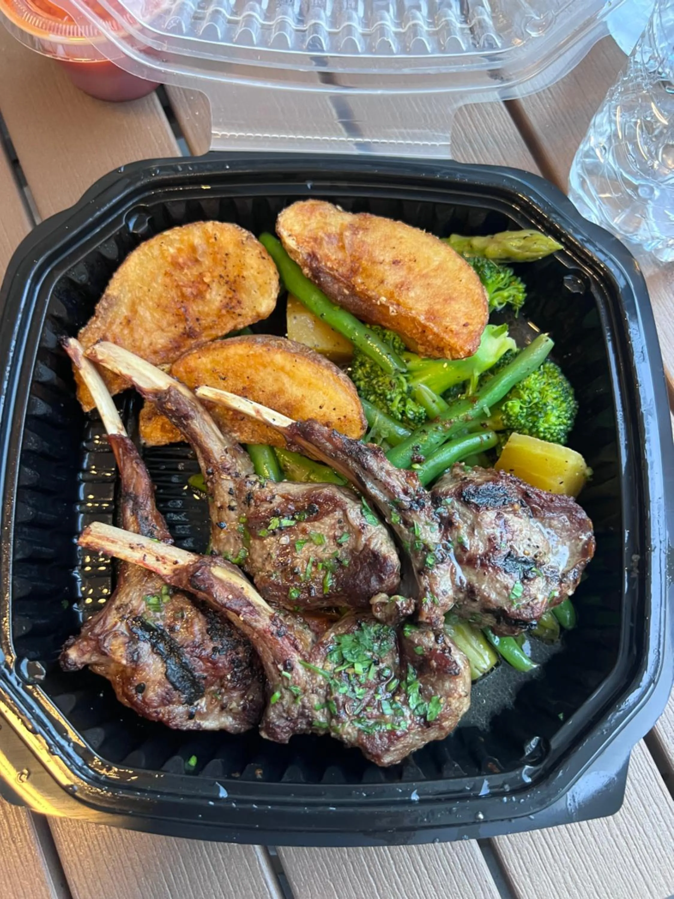 Restaurant/places to eat in Ocean Manor Tiki Sunset Retreat