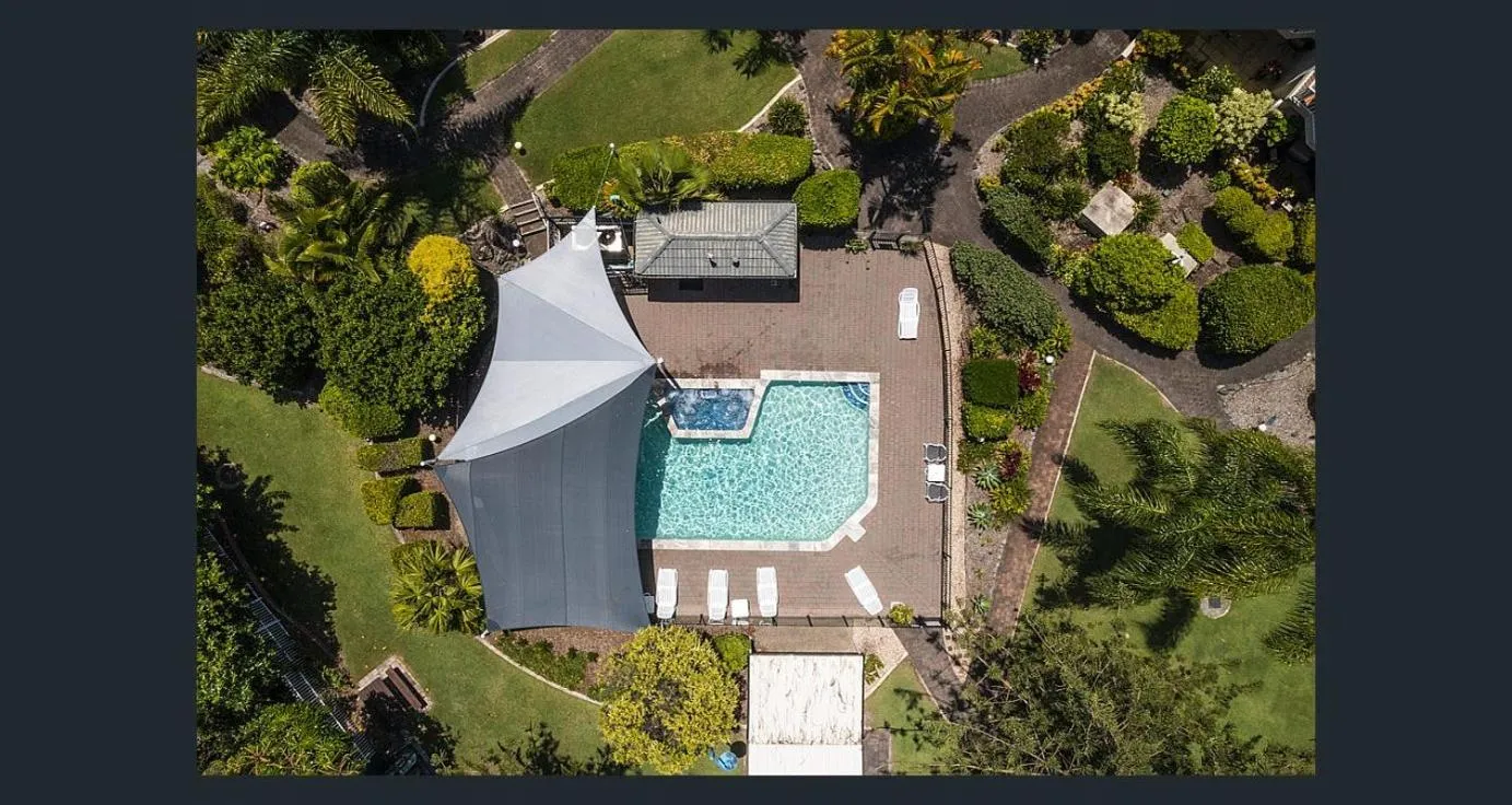 Swimming pool in Bayview Bay Apartments and Marina