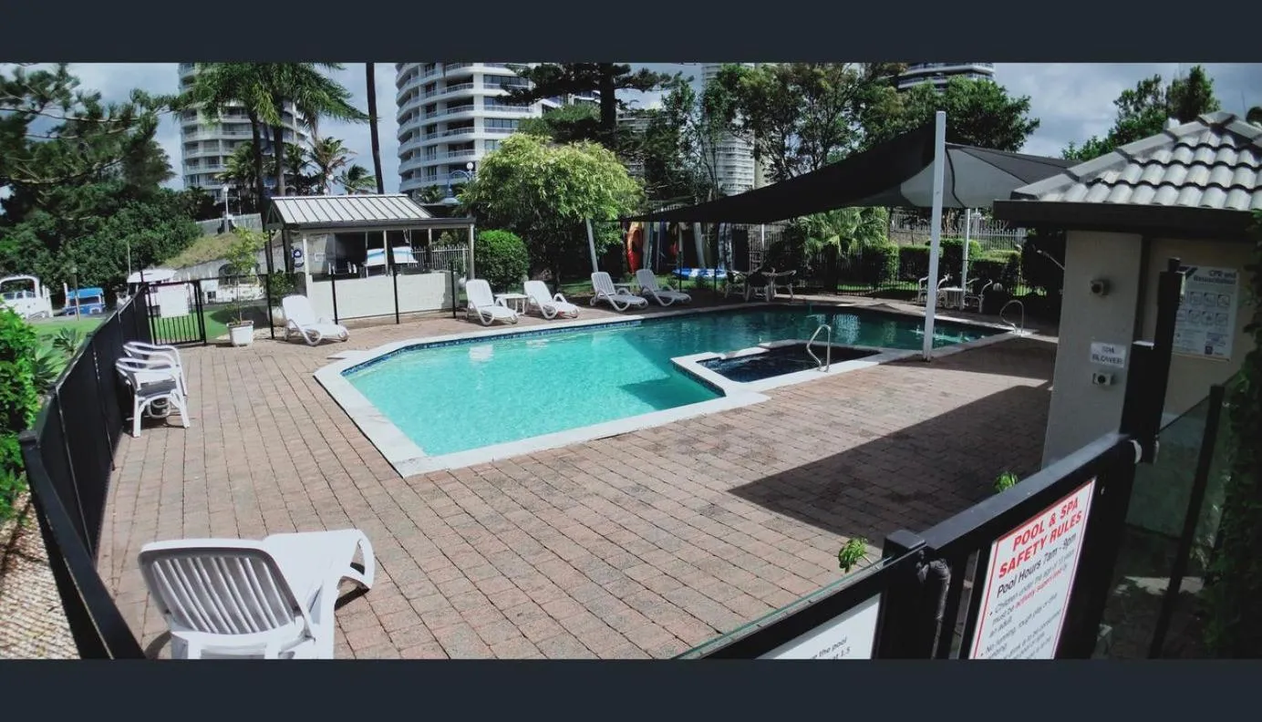 Swimming pool in Bayview Bay Apartments and Marina
