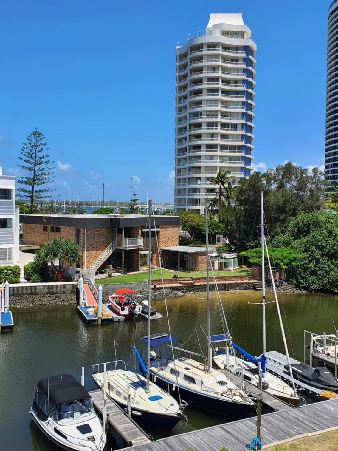 Neighbourhood in Bayview Bay Apartments and Marina