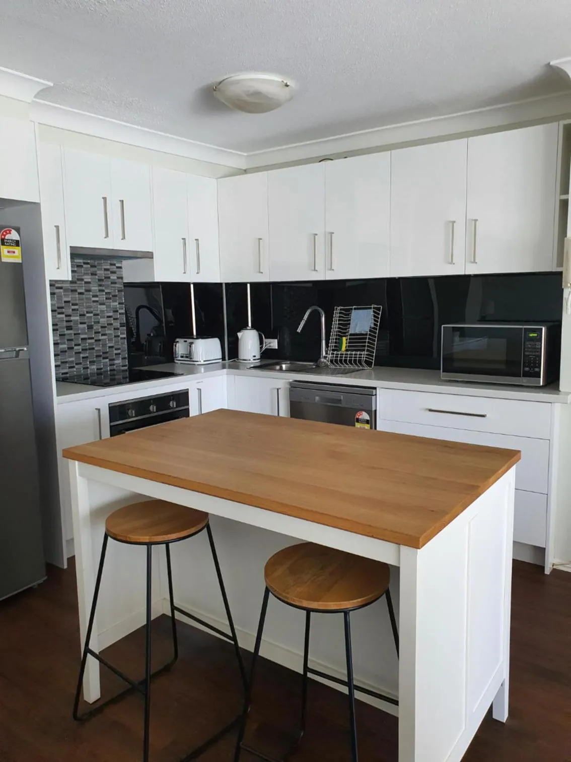 Kitchen or kitchenette in Bayview Bay Apartments and Marina