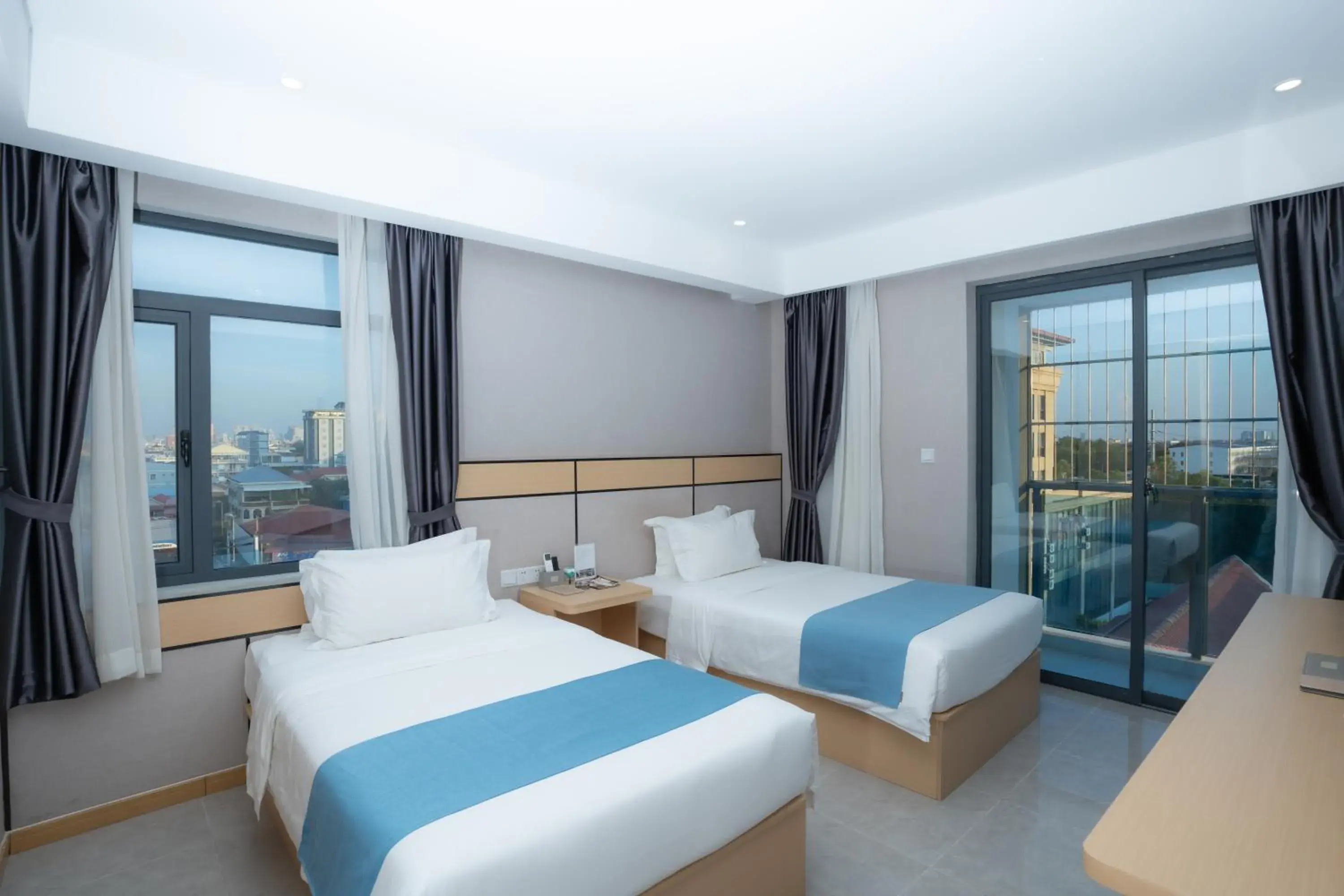 Deluxe Twin Room with Balcony in ARK HOTEL Deluxe Twin Room with Balcony in ARK HOTEL