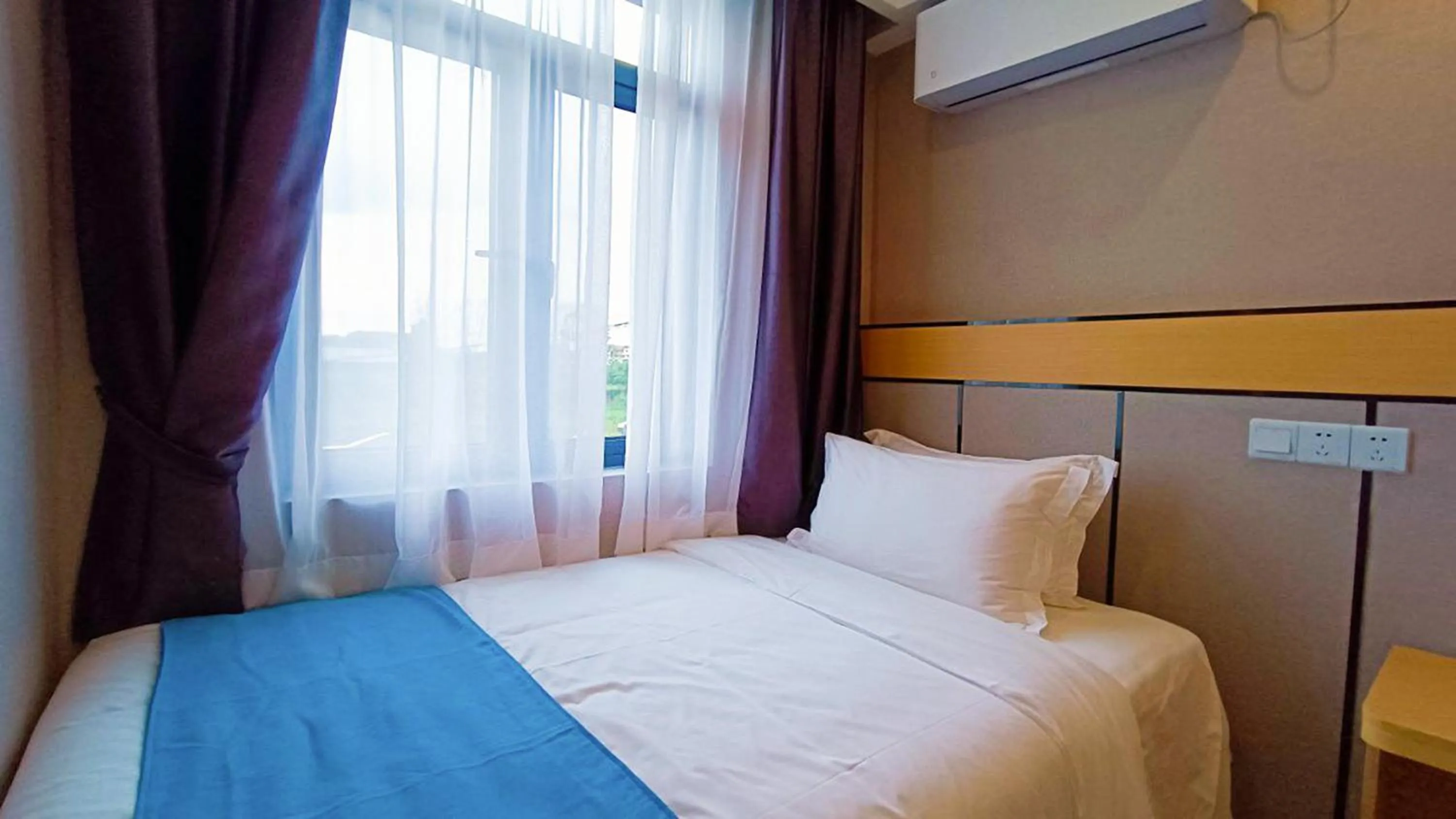 Guests, Bed in ARK HOTEL