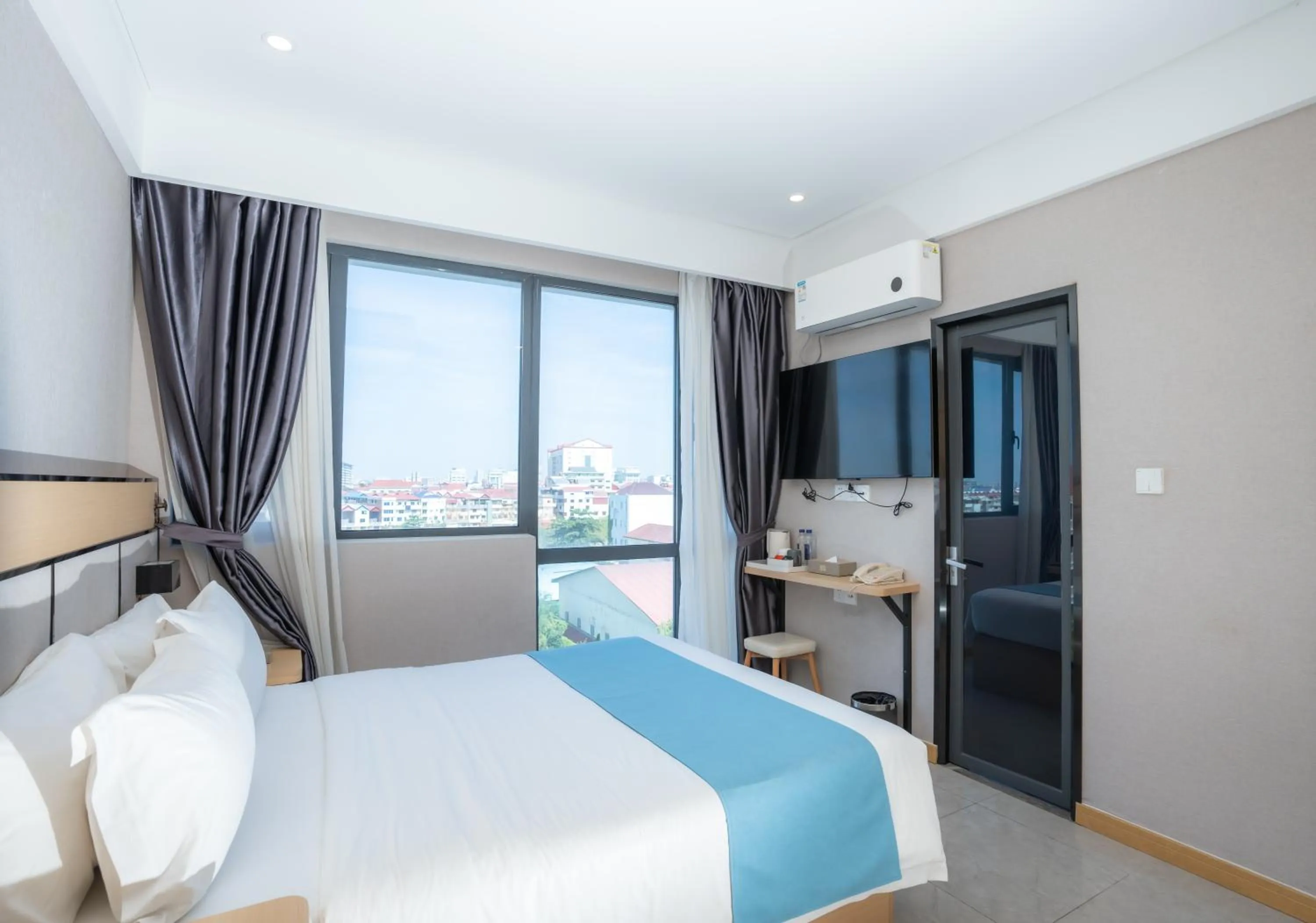 View (from property/room), Bed in ARK HOTEL