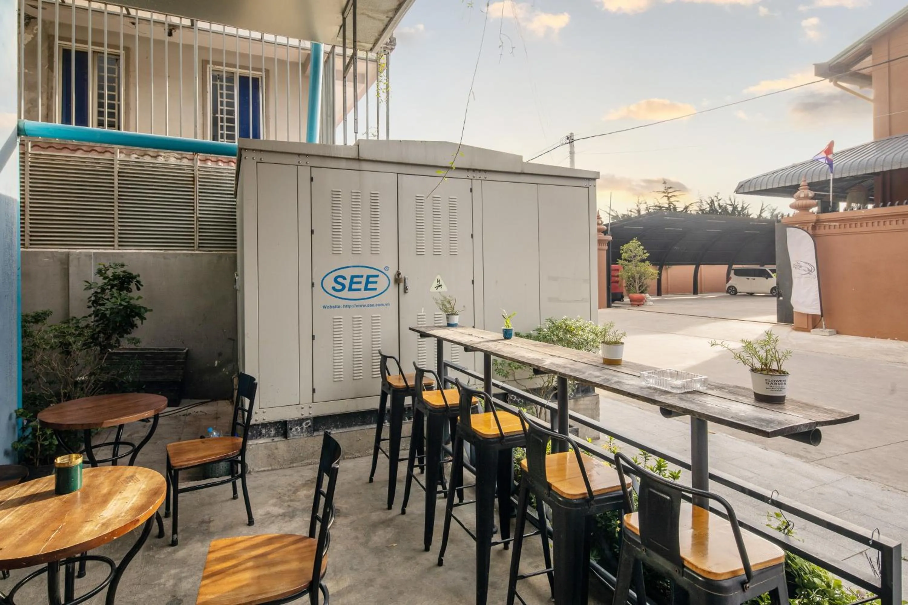 Restaurant/places to eat in ARK HOTEL