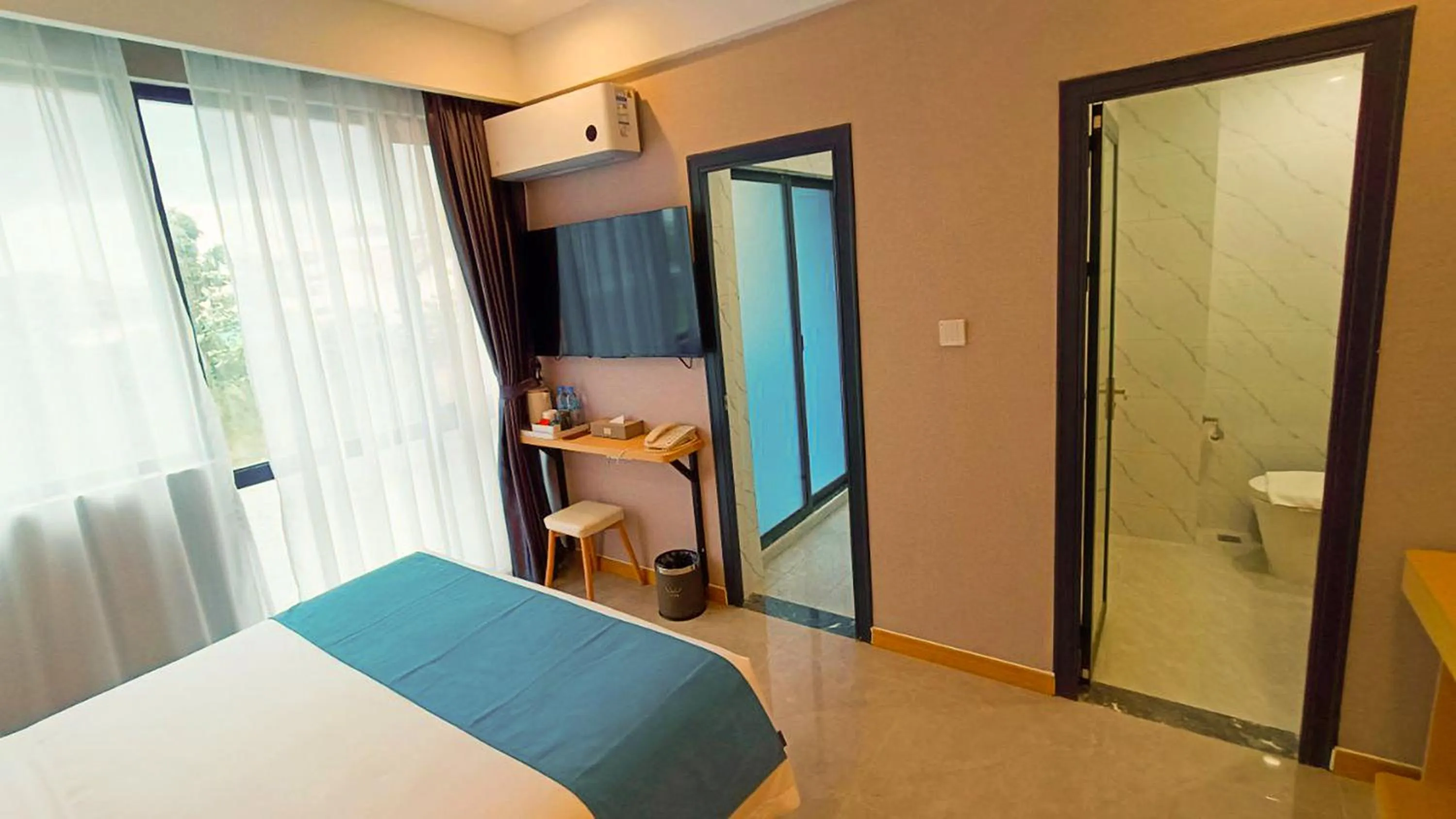 Coffee/tea facilities, Bed in ARK HOTEL