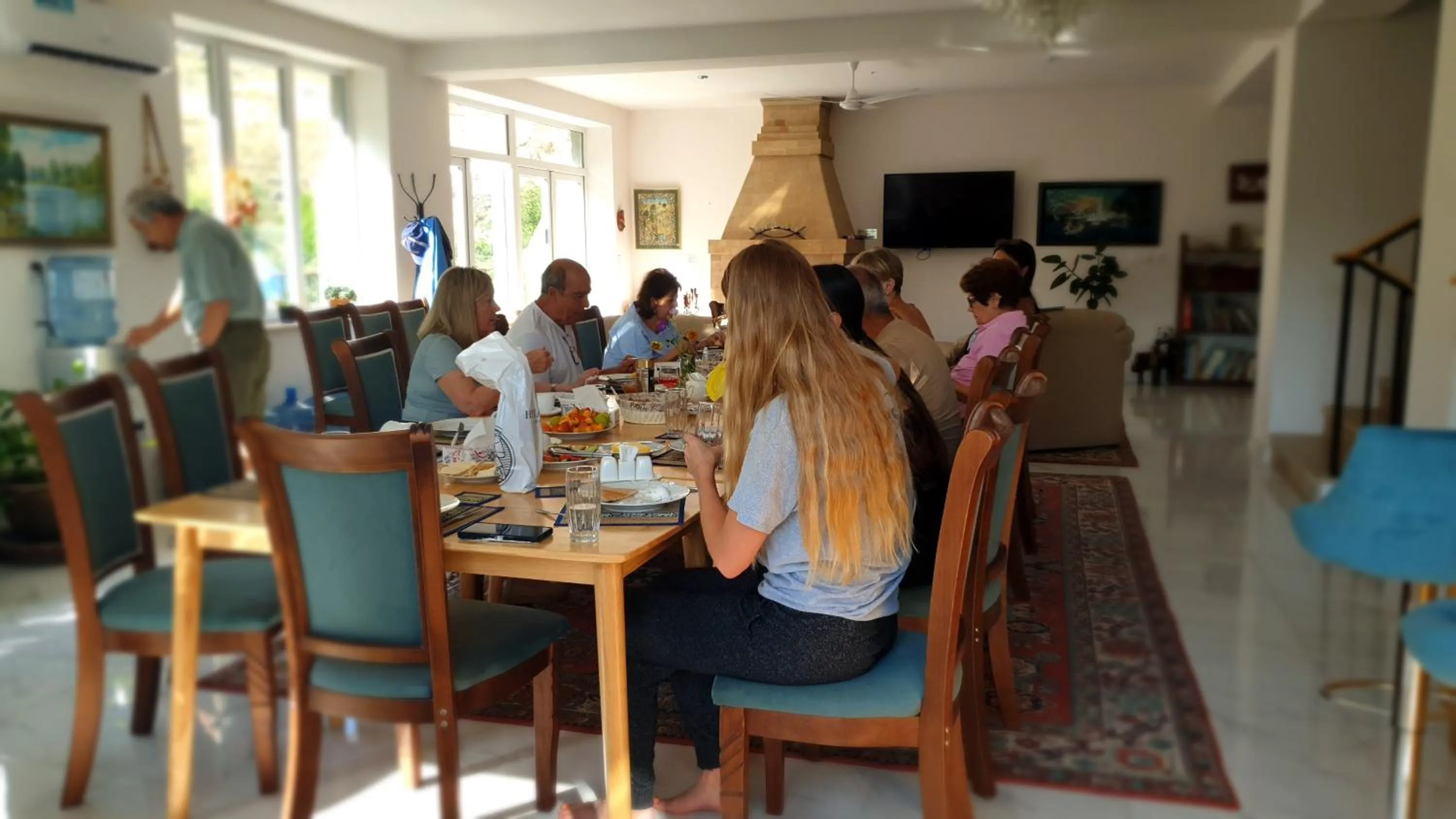 Restaurant/places to eat in Areni Lodge