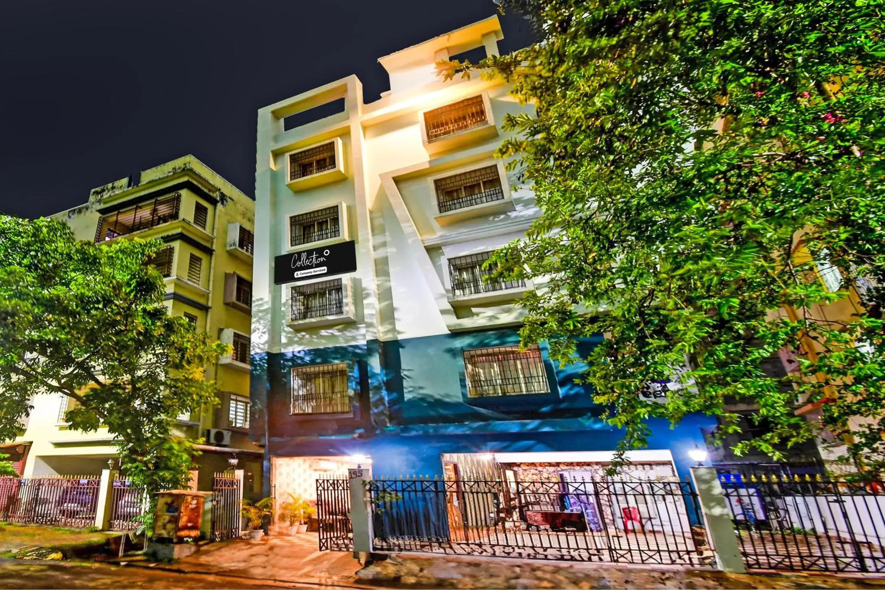 Facade/entrance in Super Collection O Bisarjan Ghat Formerly Eden Rocks Facade/entrance in Super Collection O Bisarjan Ghat Formerly Eden Rocks