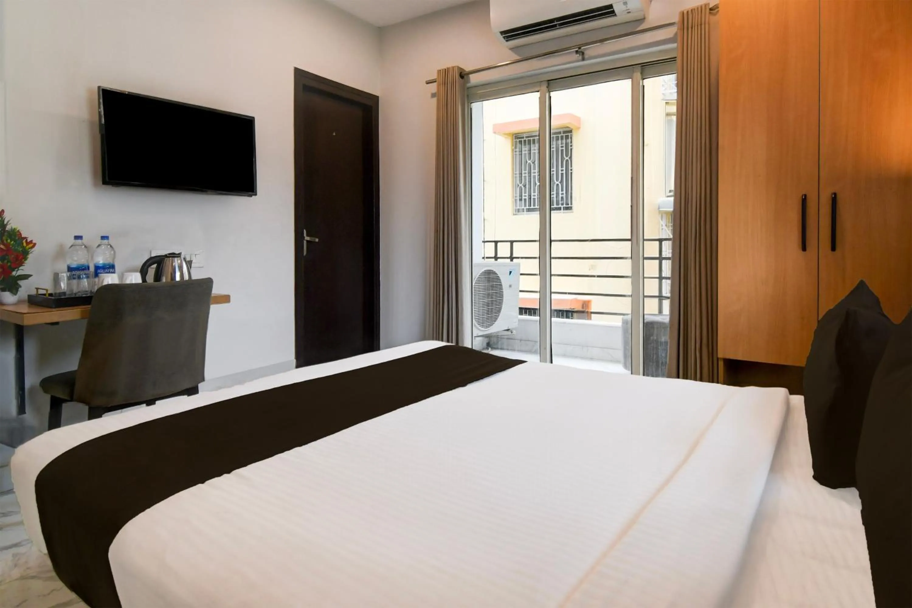 Bedroom, Bed in Super Collection O Bisarjan Ghat Formerly Eden Rocks