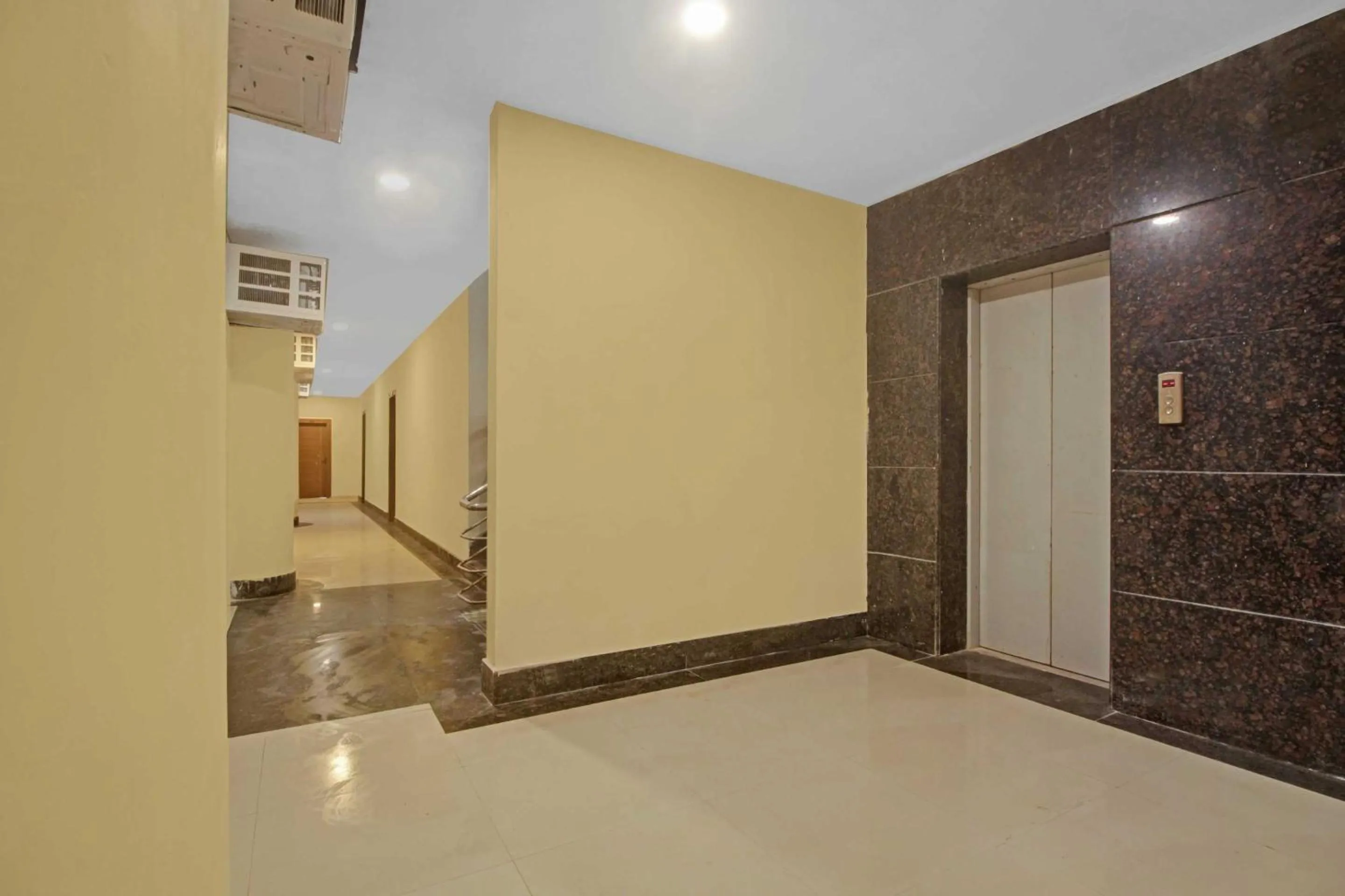 Lobby or reception in Super Collection O Hotel Aqua Villa Near Netaji Subhash Chandra Bose International Airport