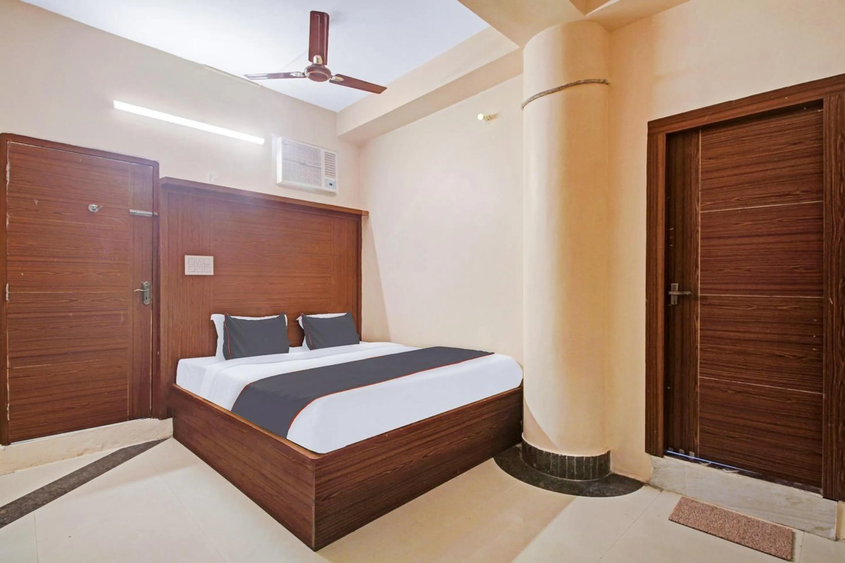 Bedroom, Bed in Super Collection O Hotel Aqua Villa Near Netaji Subhash Chandra Bose International Airport