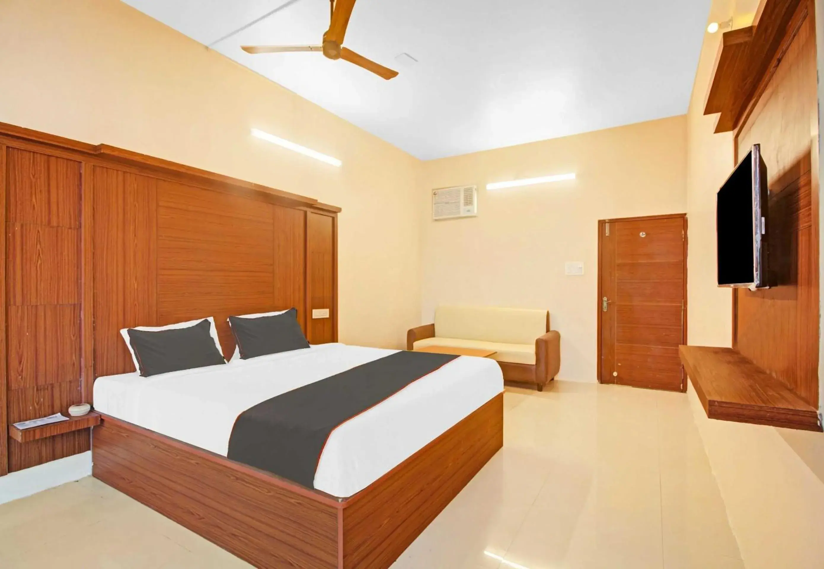 Bedroom, Bed in Super Collection O Hotel Aqua Villa Near Netaji Subhash Chandra Bose International Airport Bedroom, Bed in Super Collection O Hotel Aqua Villa Near Netaji Subhash Chandra Bose International Airport