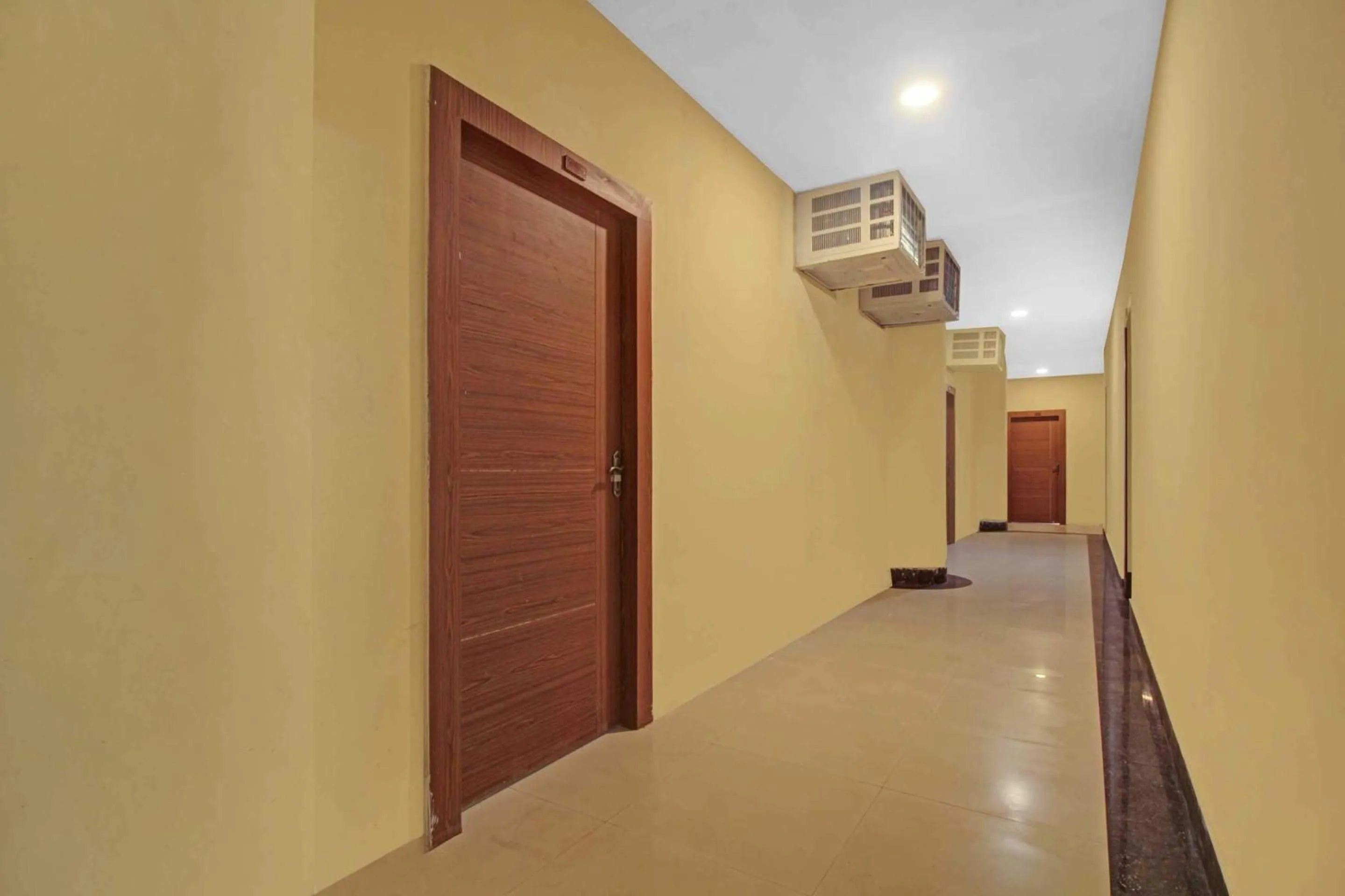 Lobby or reception in Super Collection O Hotel Aqua Villa Near Netaji Subhash Chandra Bose International Airport