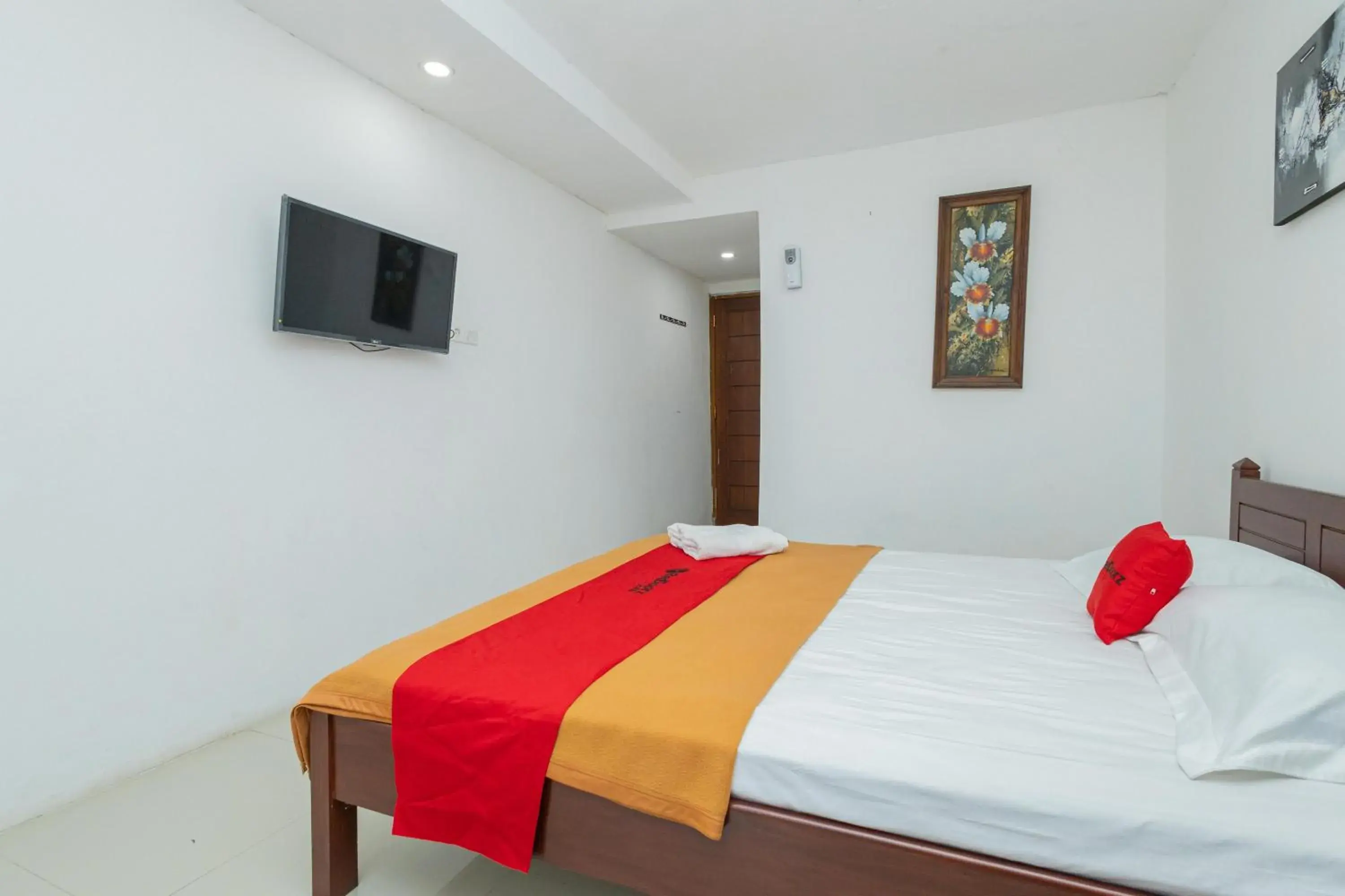 Bed in RedDoorz Syariah At Wisma Djokorio Poncokusumo Bed in RedDoorz Syariah At Wisma Djokorio Poncokusumo