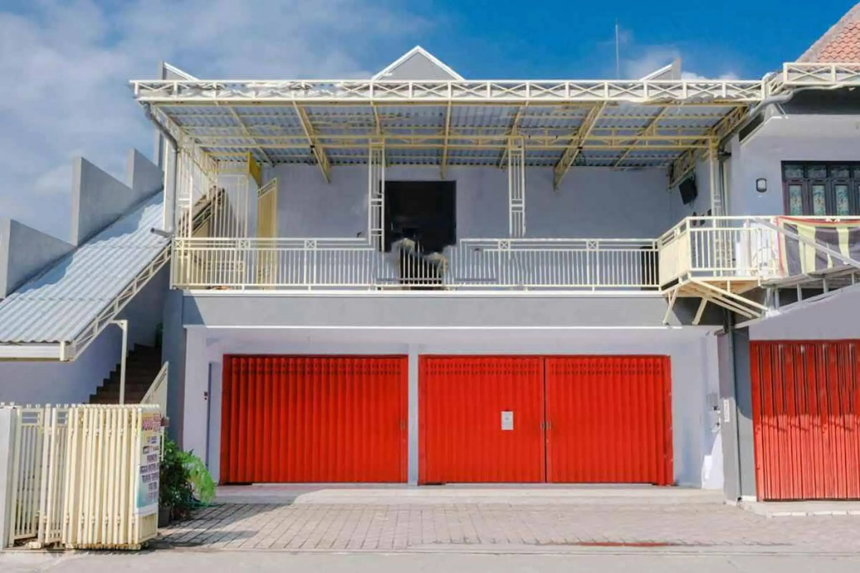 Property building in RedDoorz Syariah At Wisma Djokorio Poncokusumo Property building in RedDoorz Syariah At Wisma Djokorio Poncokusumo