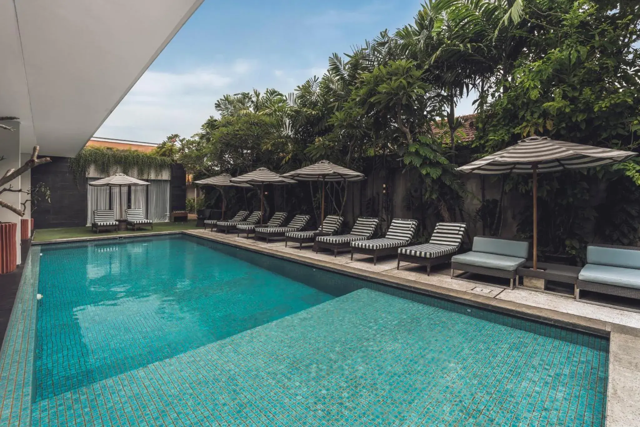 Swimming pool in Monolocale Resort & Spa Seminyak by Ini Vie Hospitality Swimming pool in Monolocale Resort & Spa Seminyak by Ini Vie Hospitality