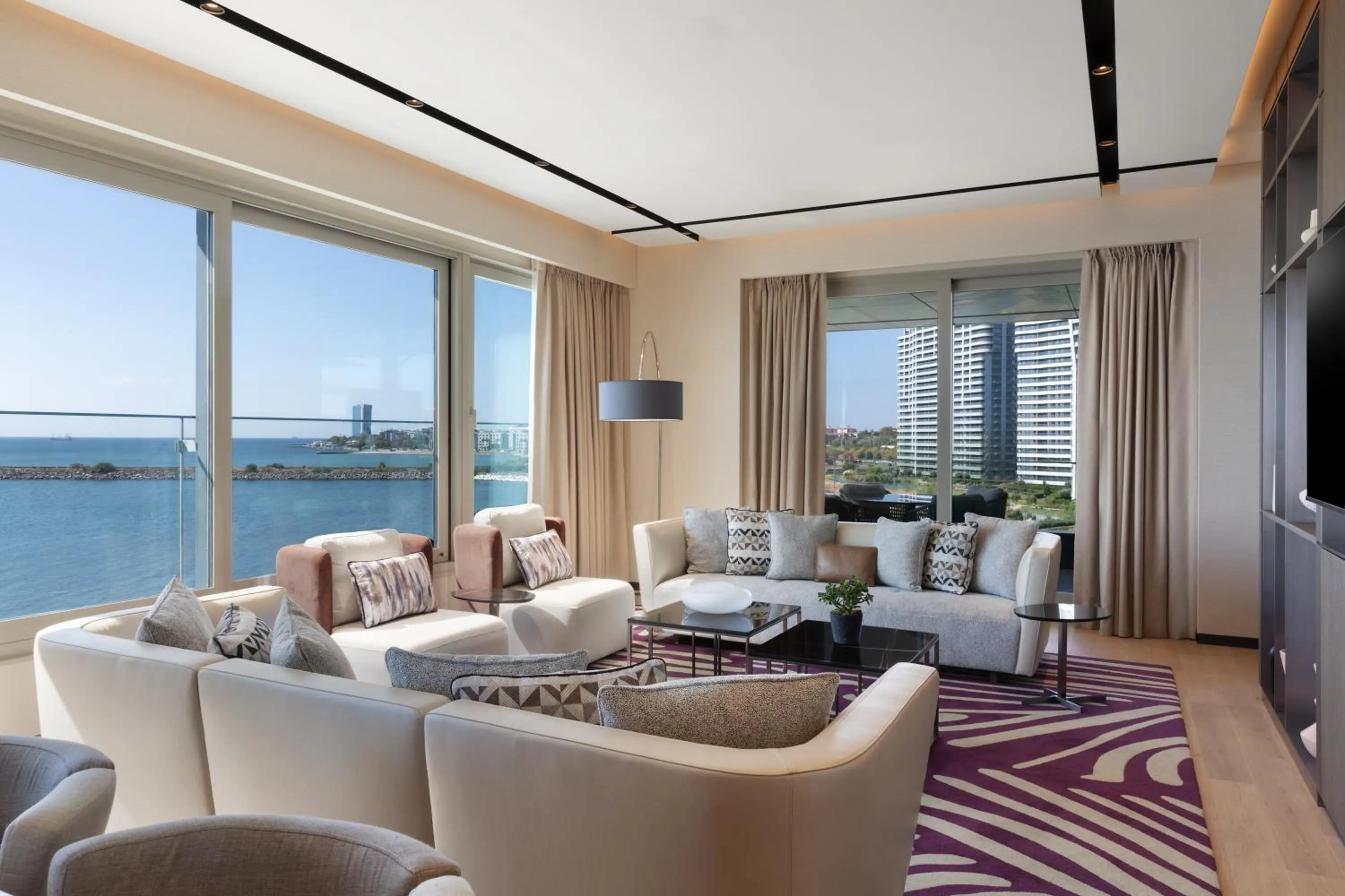 TV and multimedia in JW Marriott Hotel Istanbul Marmara Sea